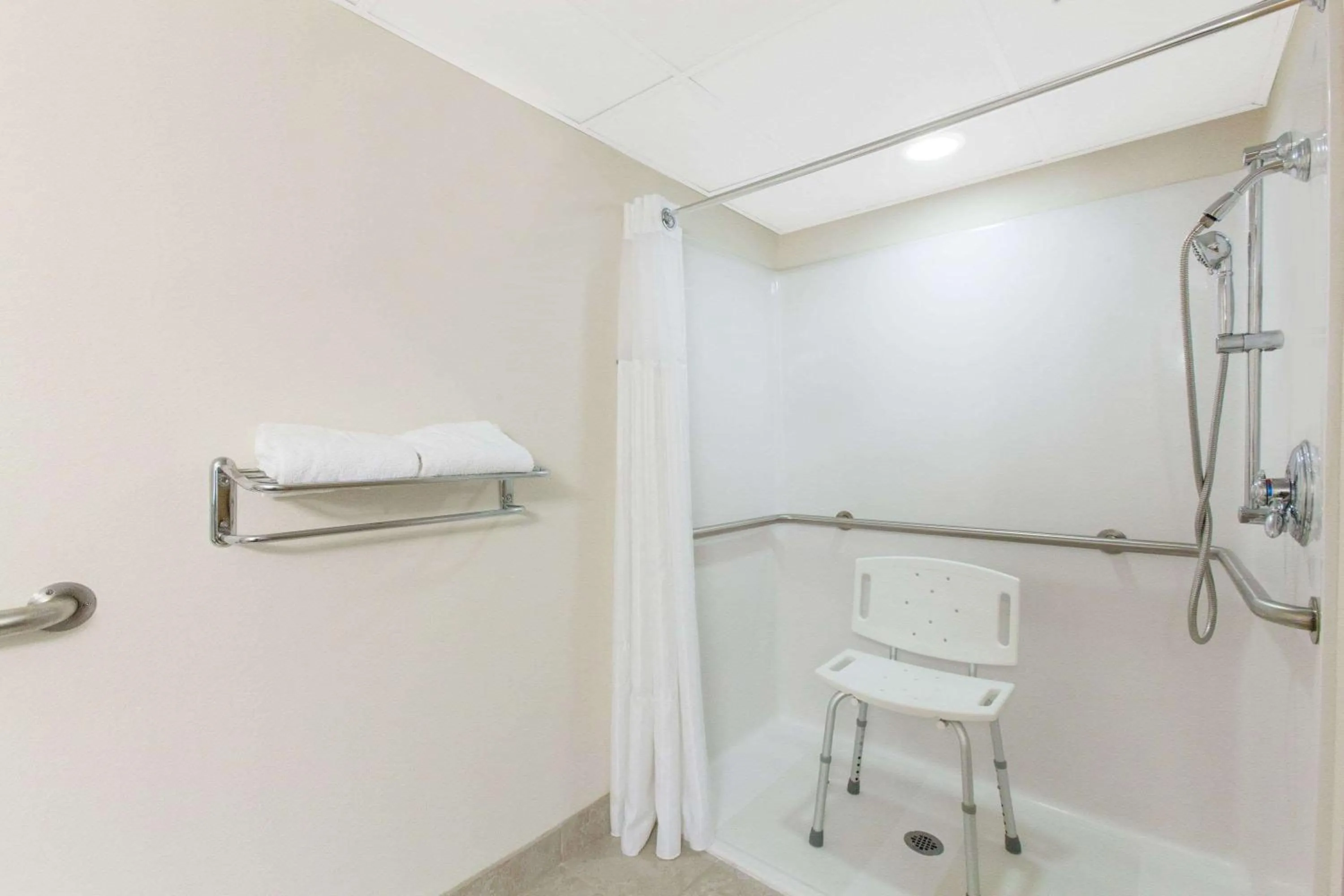 Bathroom in Baymont by Wyndham Branson - On the Strip