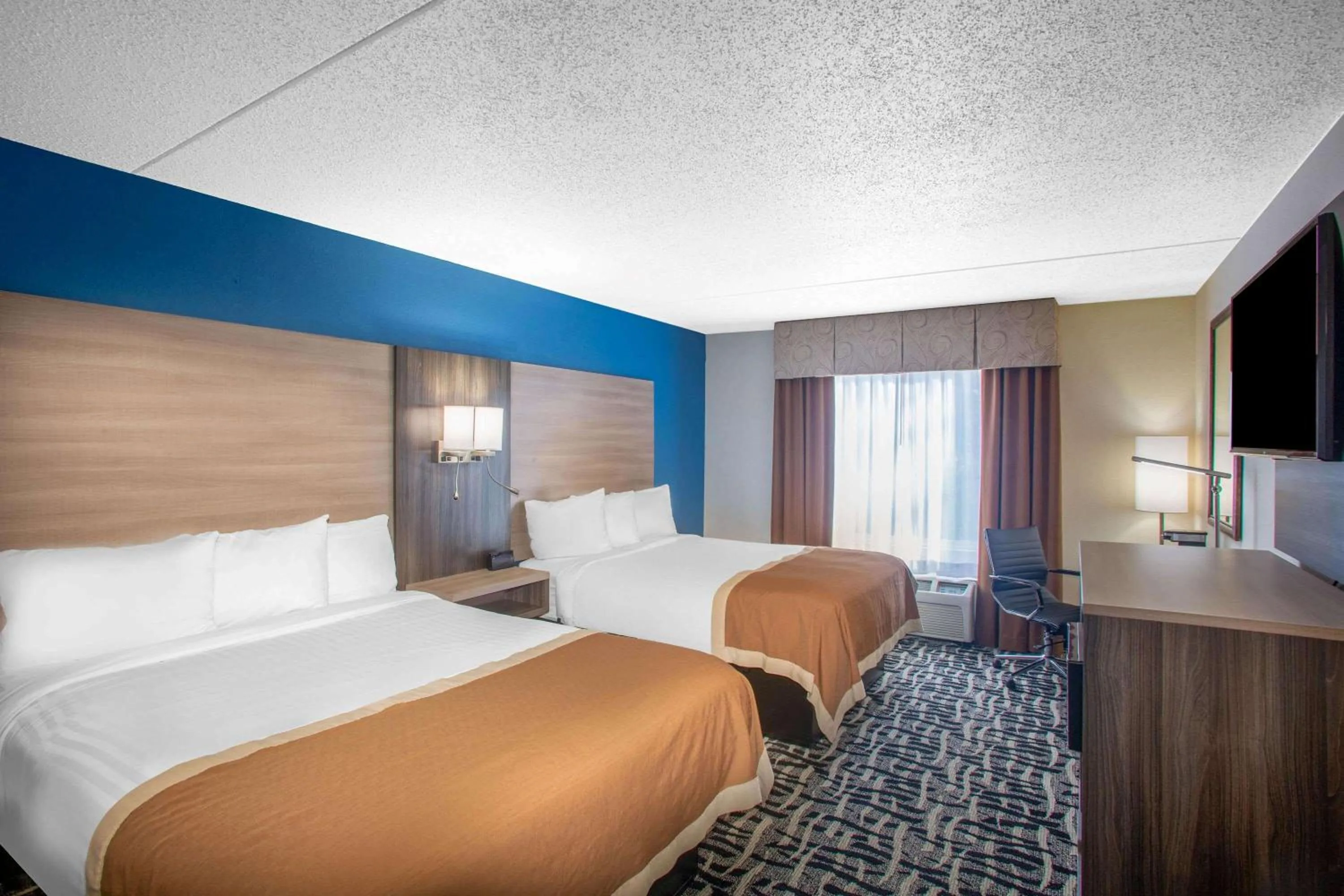 Photo of the whole room, Bed in Baymont by Wyndham Branson - On the Strip