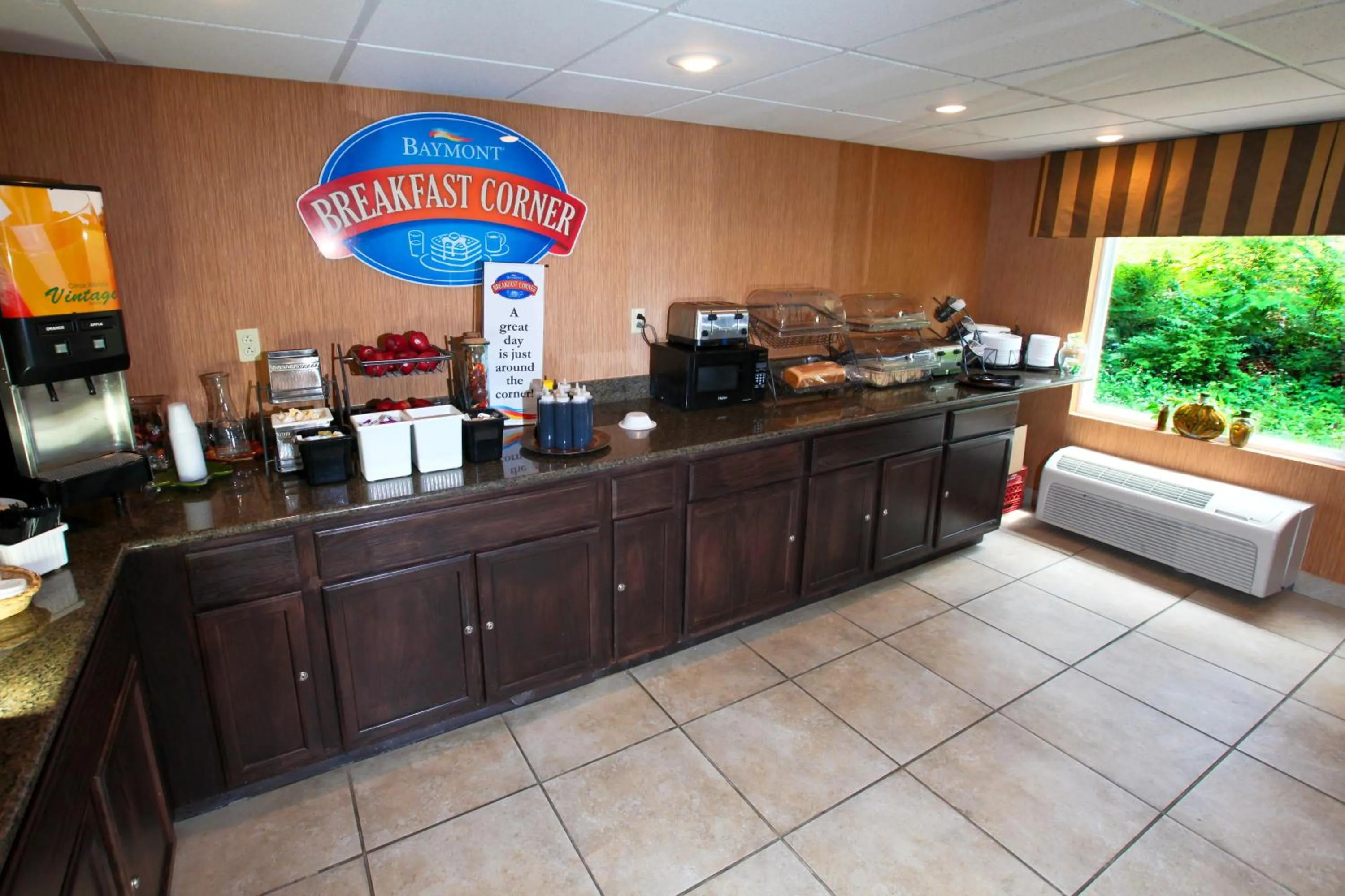 Food and drinks in Baymont by Wyndham Branson - On the Strip