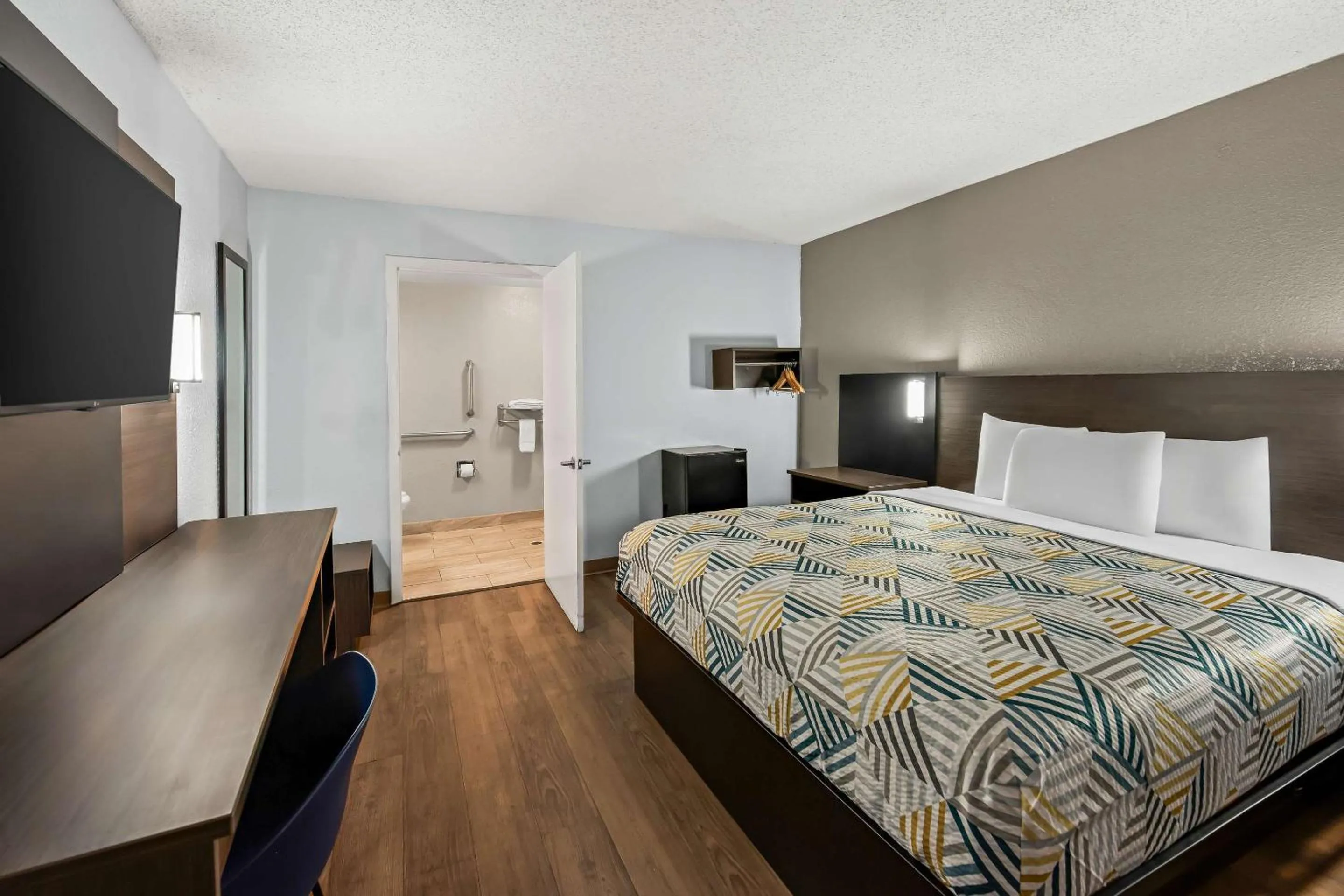 Bedroom, Bed in Motel 6 Lester - Philadelphia Airport