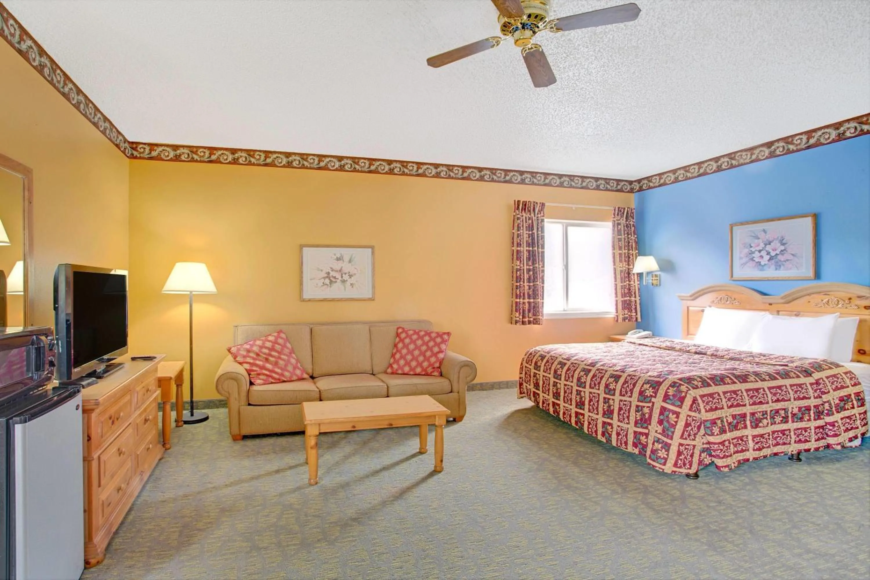 Photo of the whole room, Bed in Days Inn by Wyndham Lehi