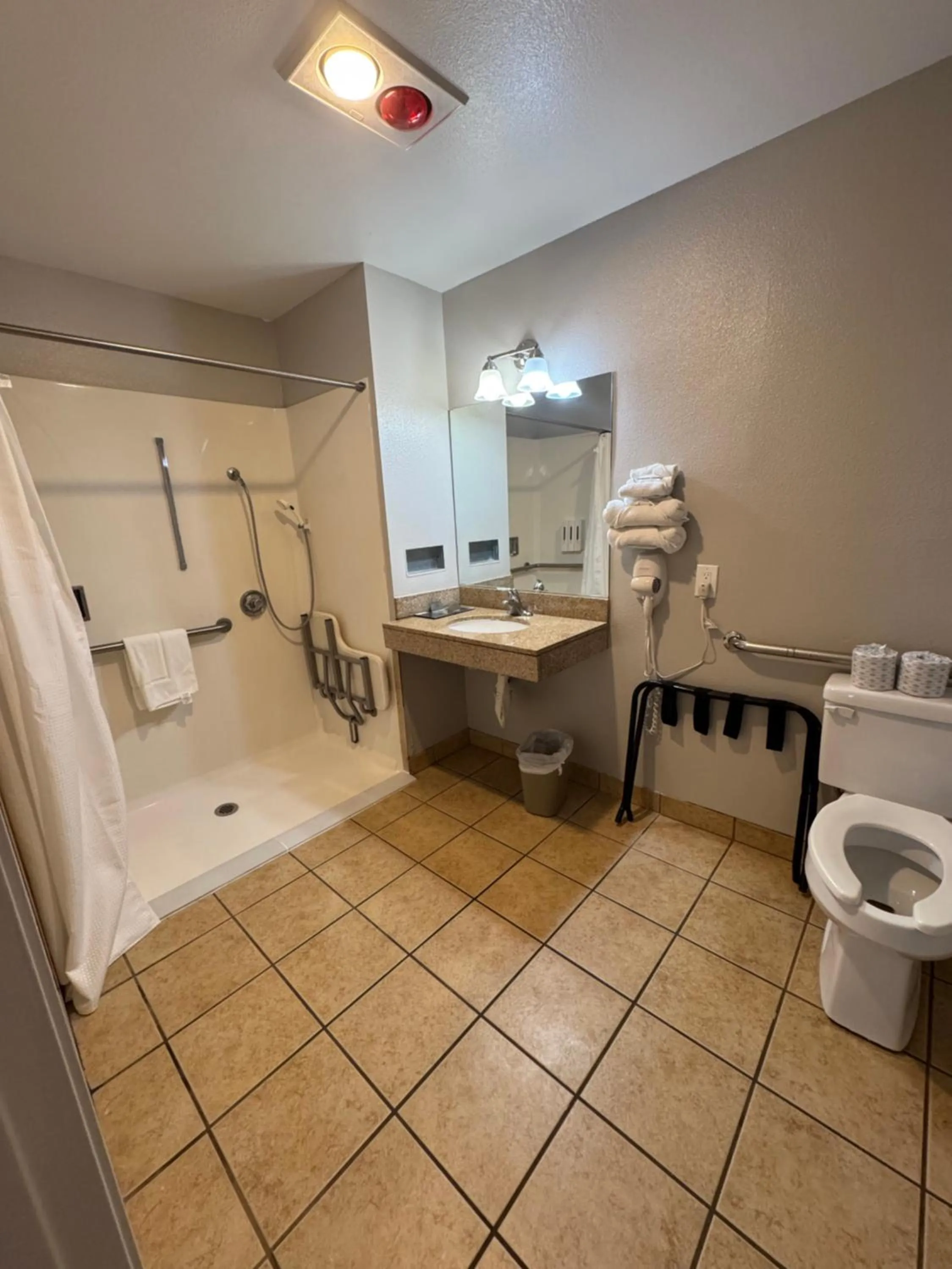 Shower in Dune Surfer Inn