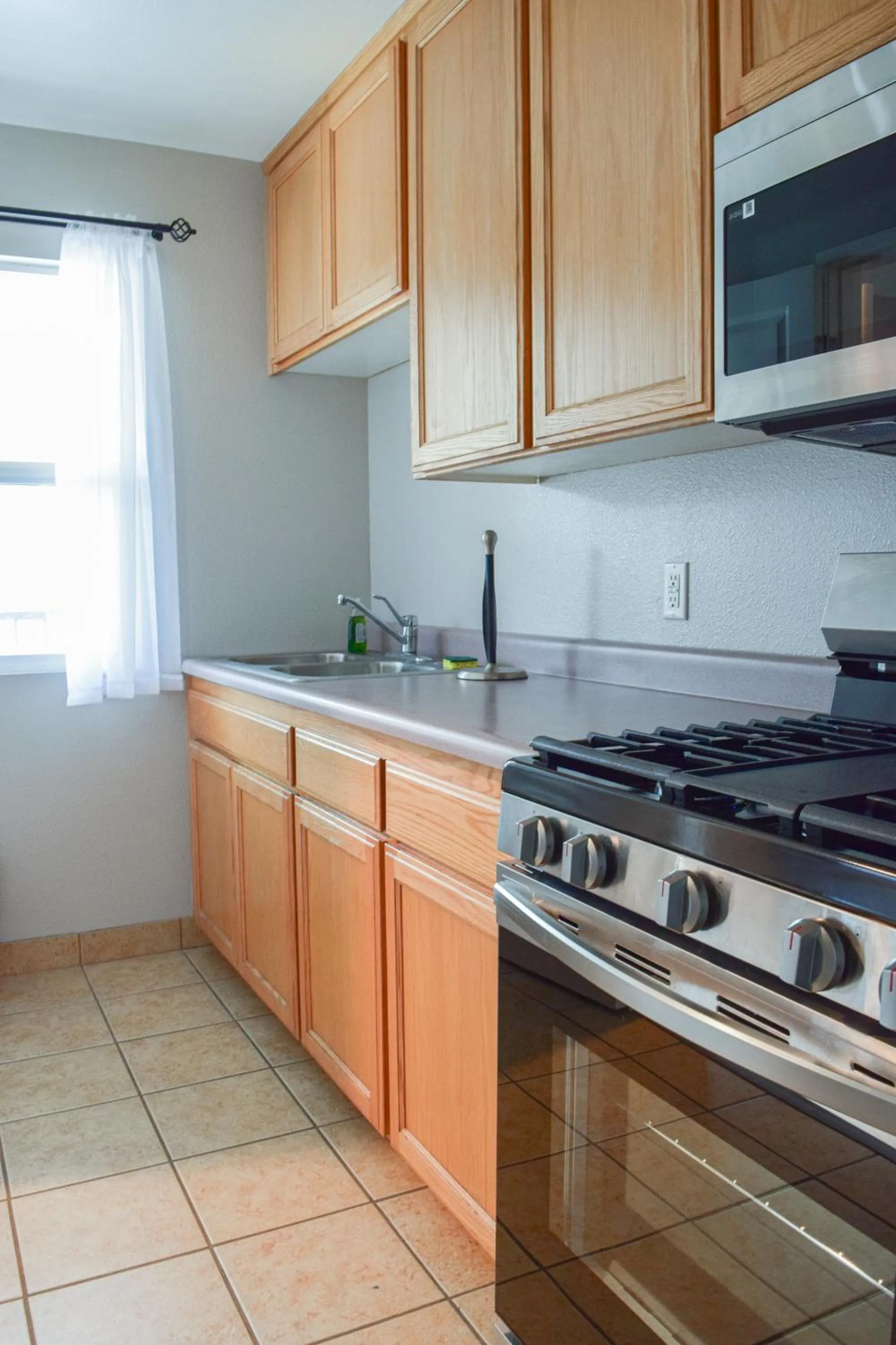 Kitchen or kitchenette in Dune Surfer Inn