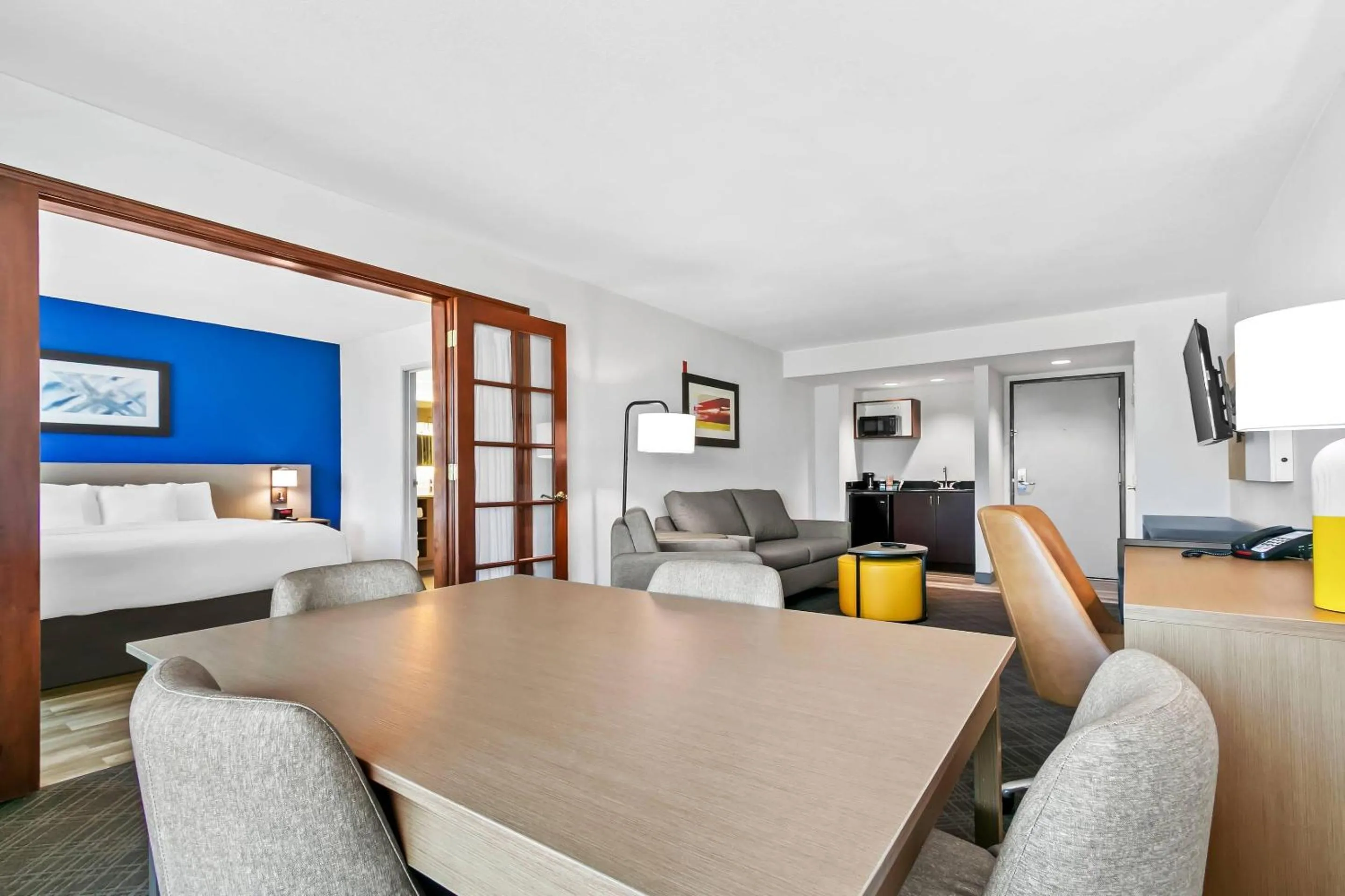 Bedroom, Bed in Comfort Inn & Suites Grand Blanc-Flint