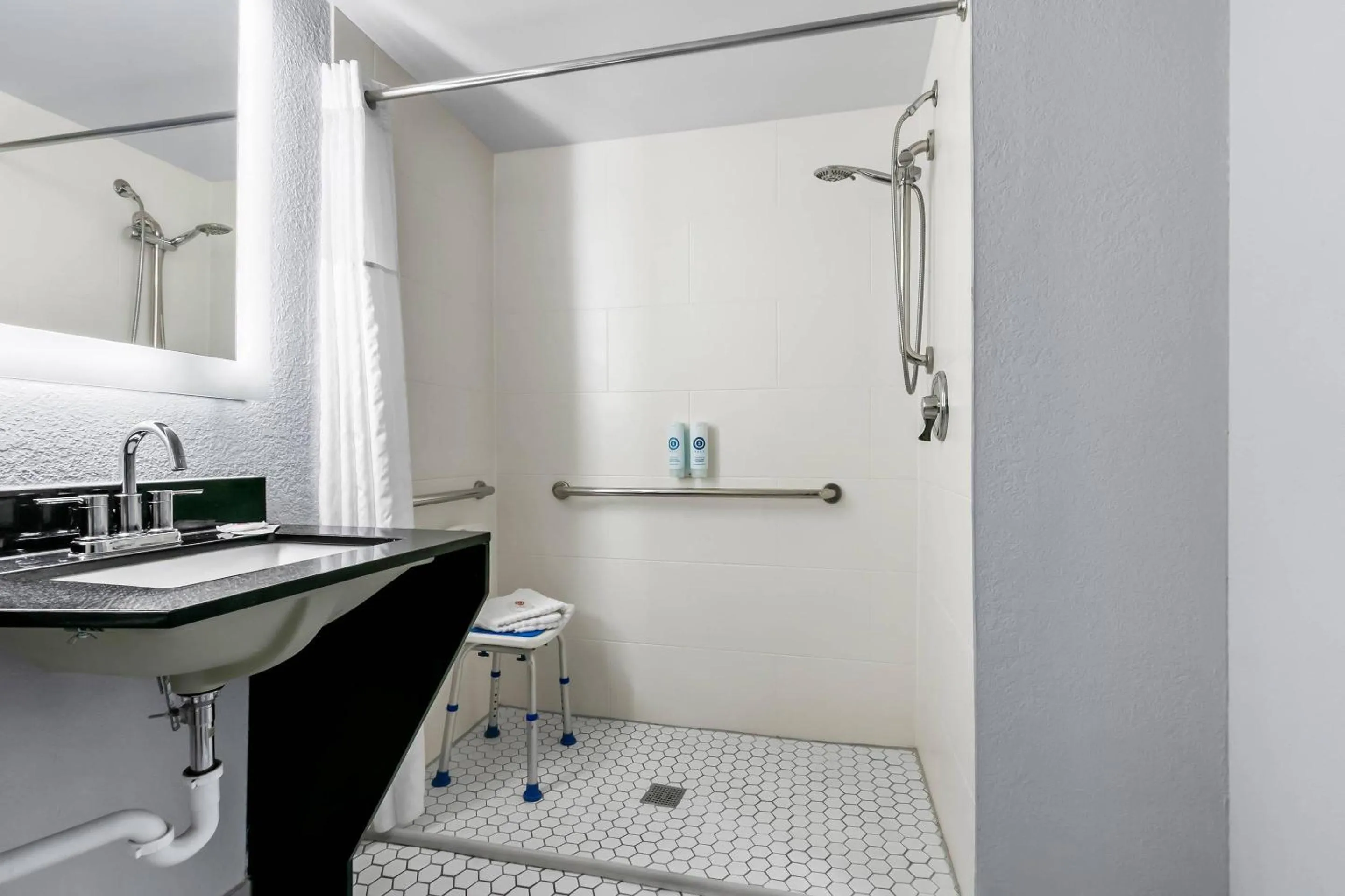 Bedroom in Comfort Inn & Suites Grand Blanc-Flint