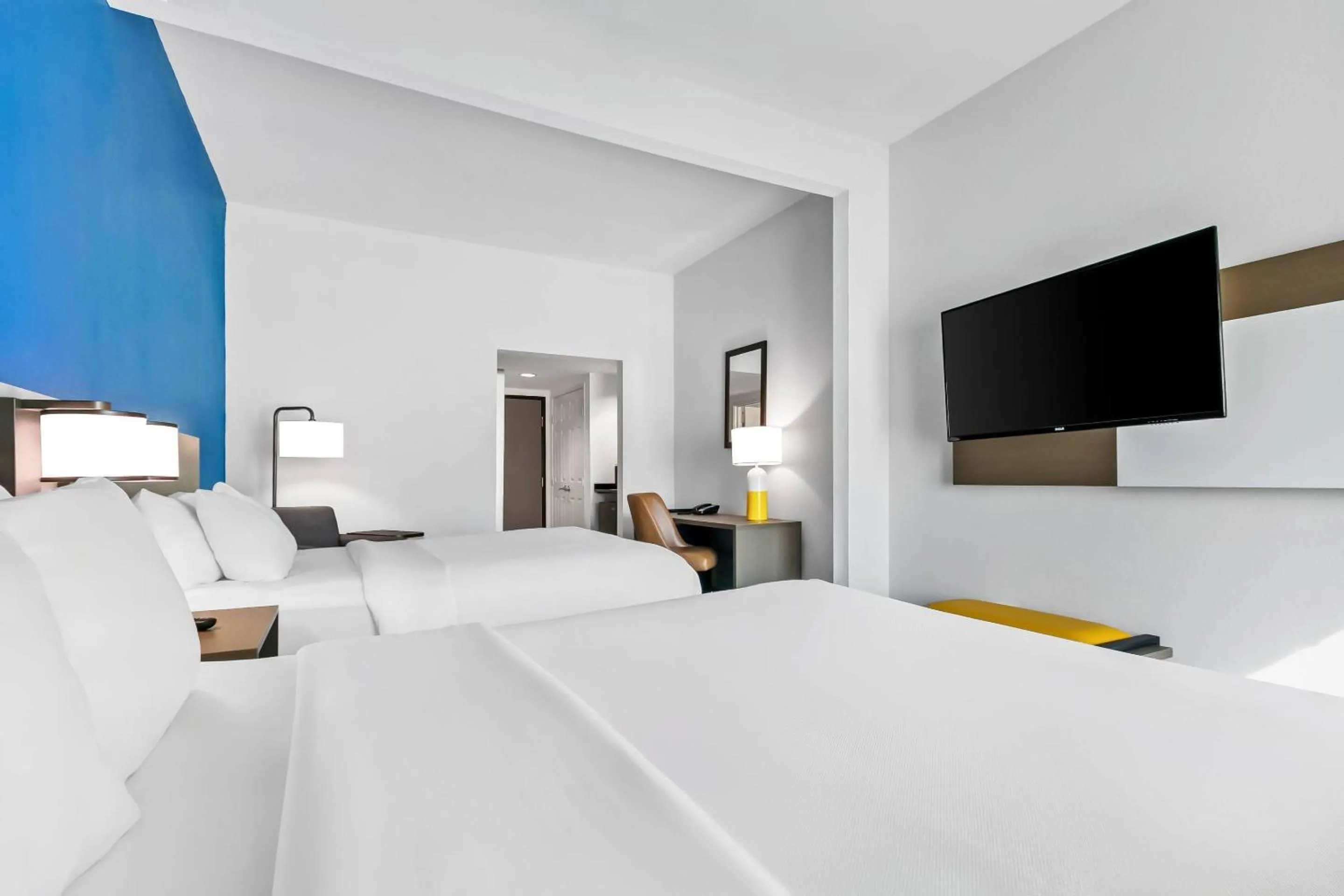 Bedroom, Bed in Comfort Inn & Suites Grand Blanc-Flint