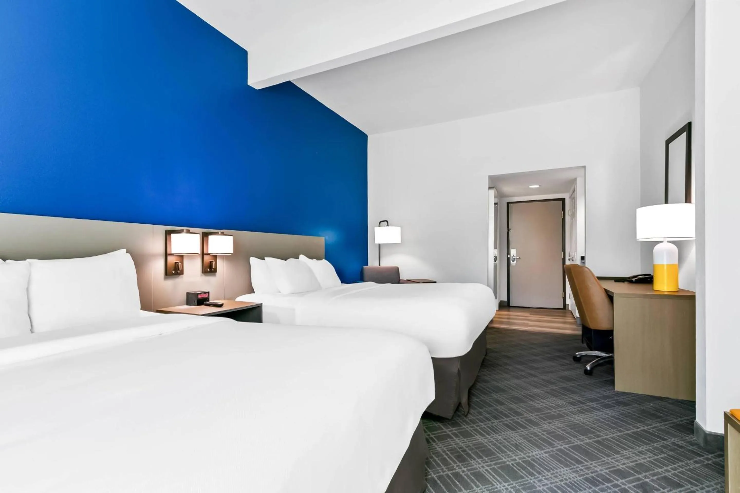 Bedroom, Bed in Comfort Inn & Suites Grand Blanc-Flint