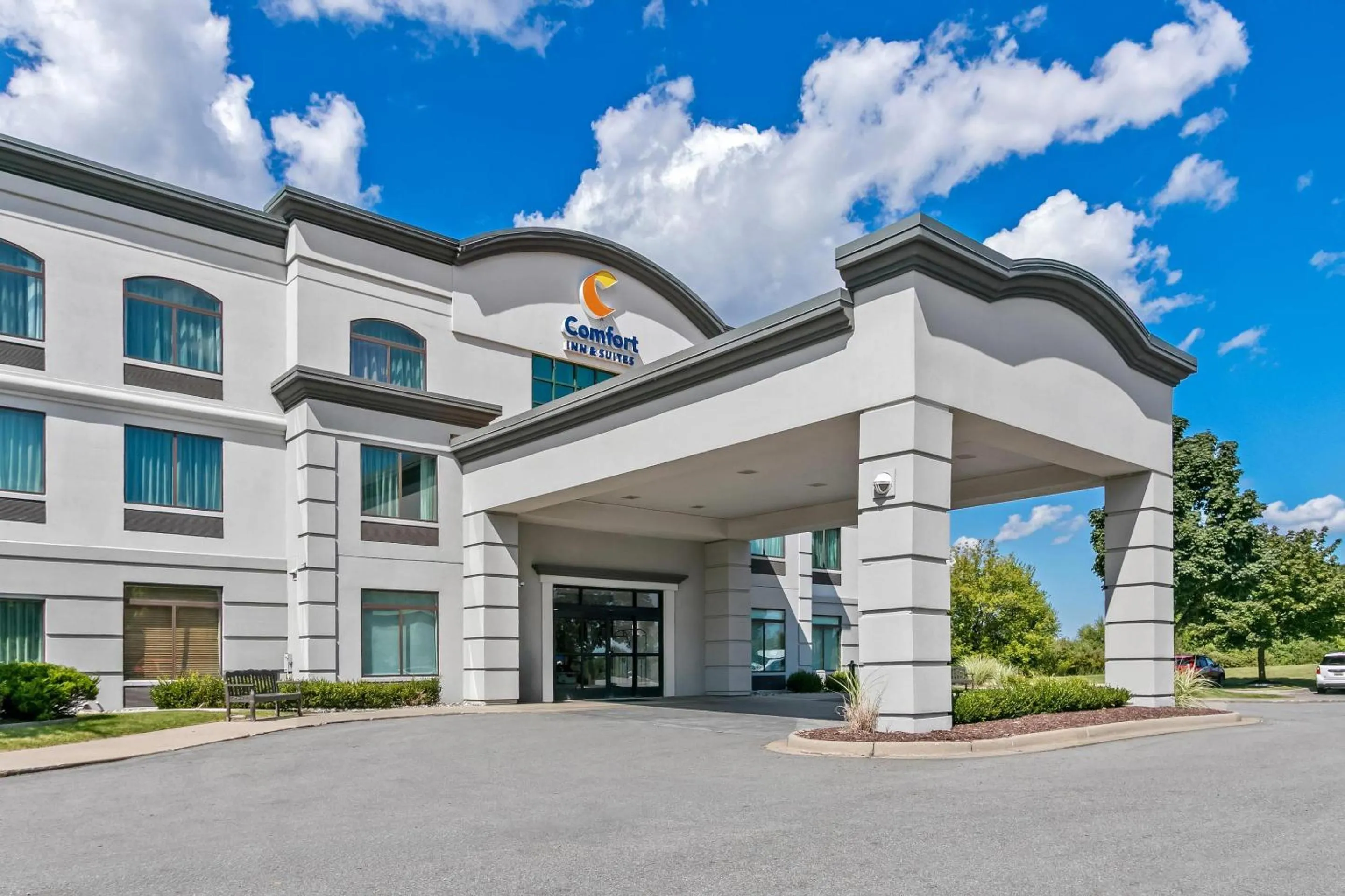 Property building in Comfort Inn & Suites Grand Blanc-Flint