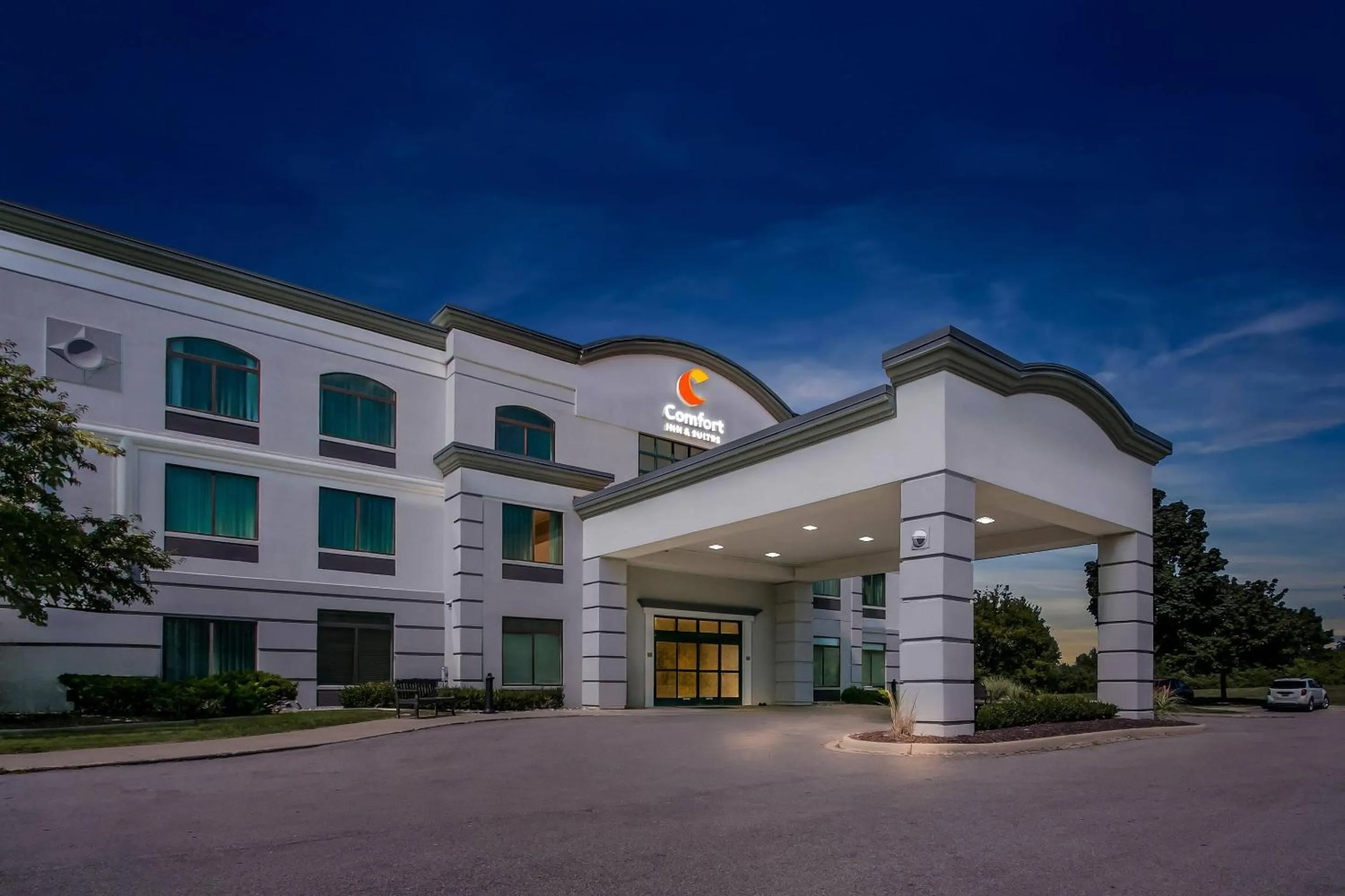 Property building in Comfort Inn & Suites Grand Blanc-Flint
