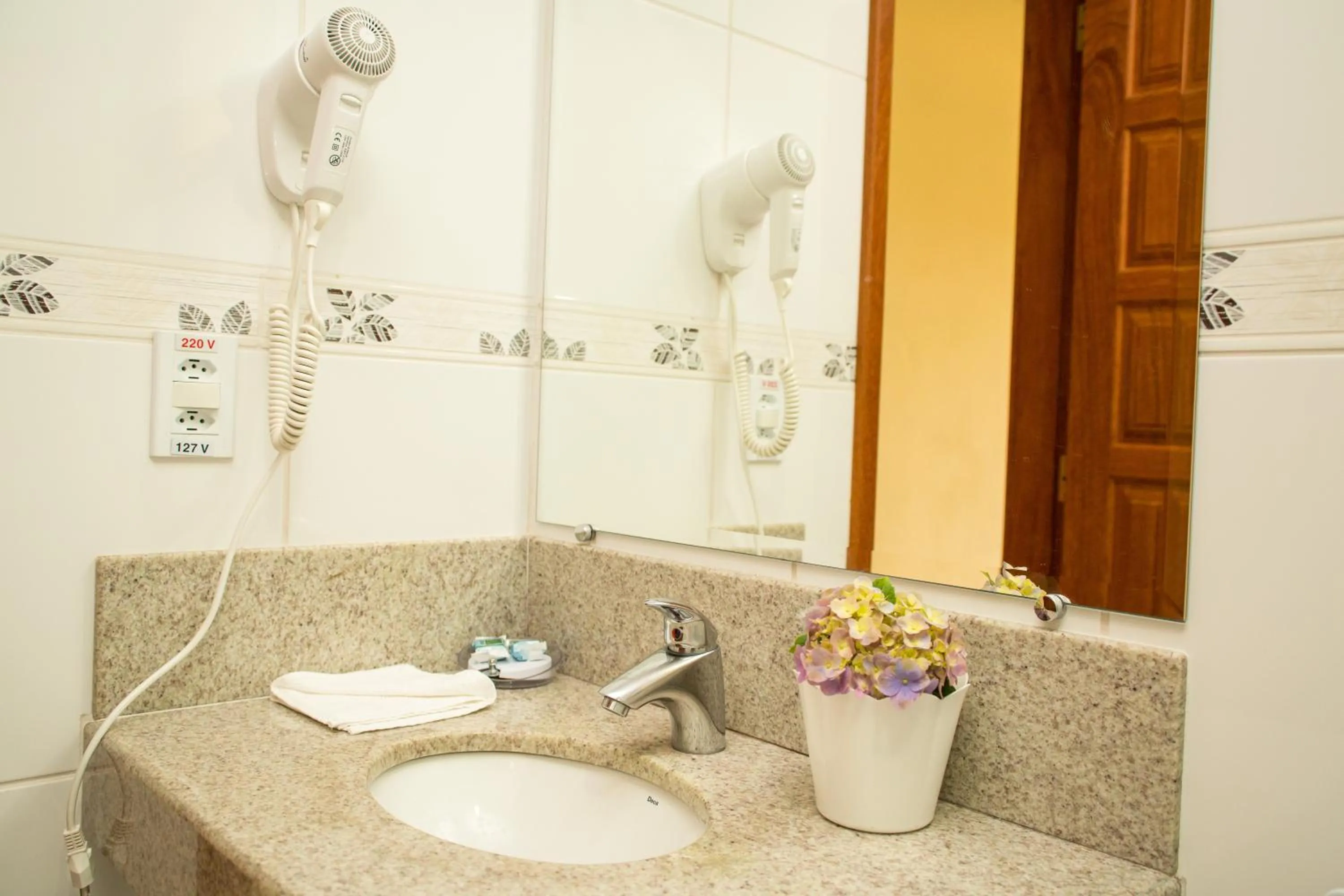 Toilet in Chez Domaine Pousada Organica