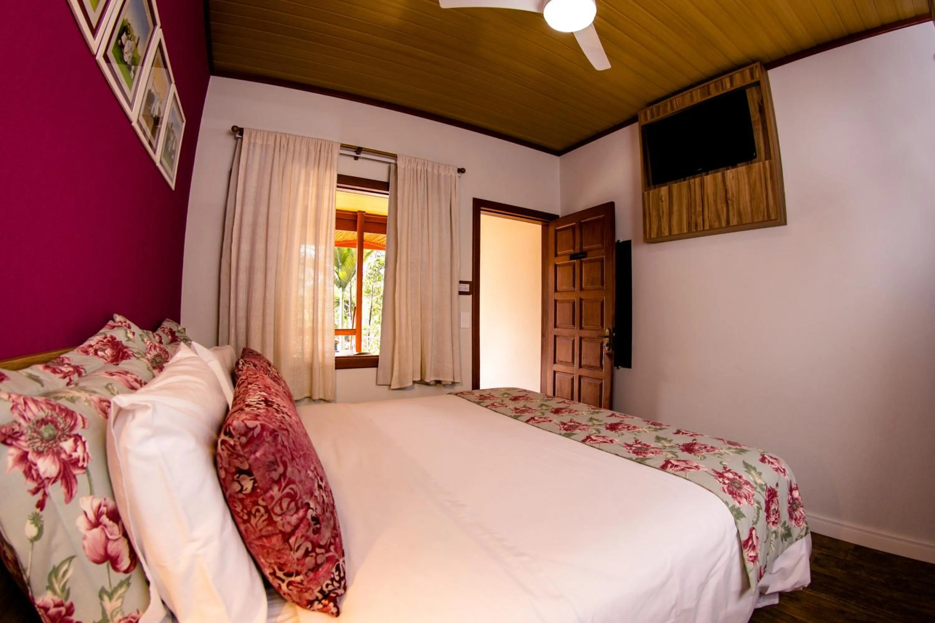 Photo of the whole room in Chez Domaine Pousada Organica