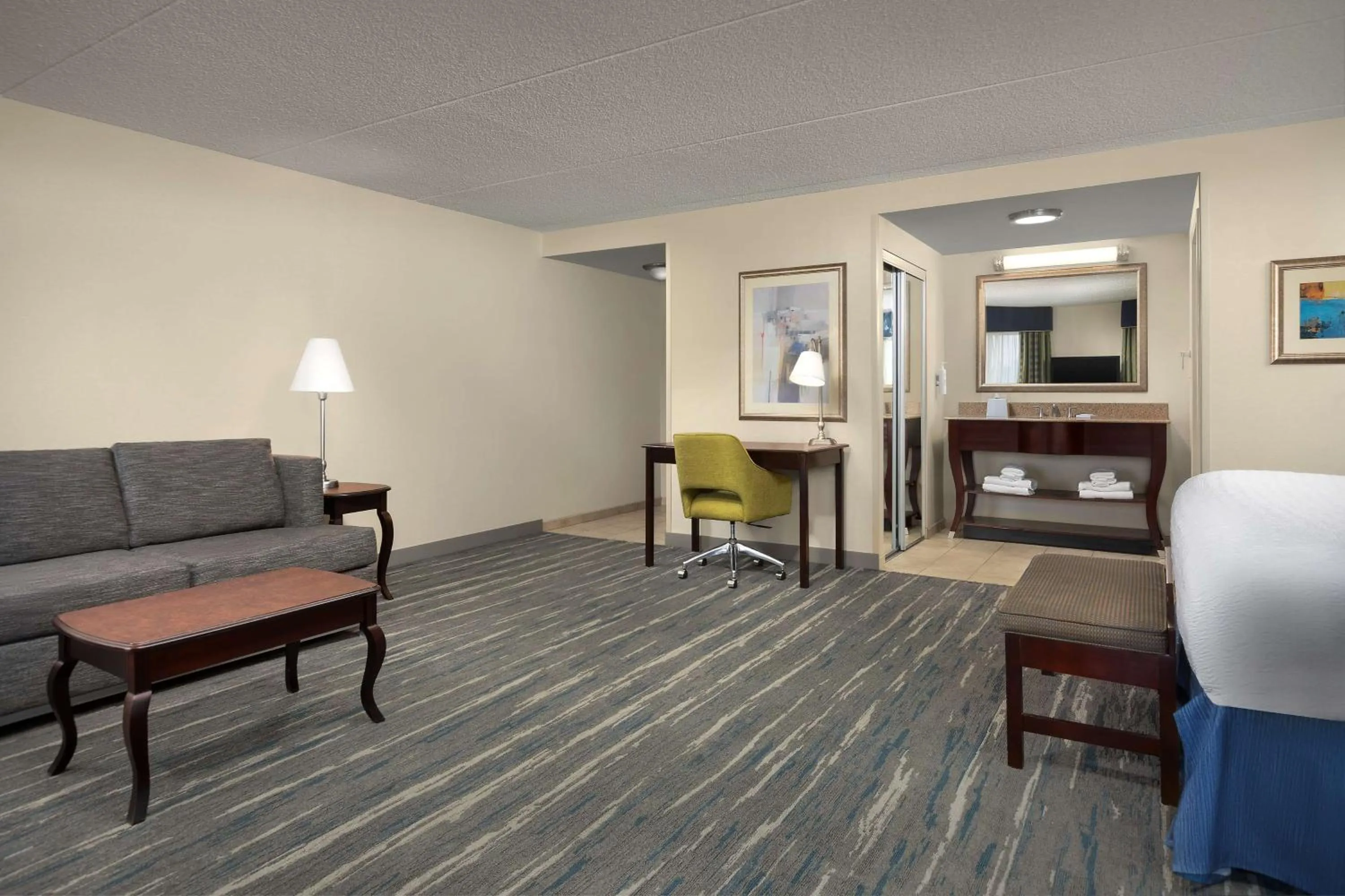 Bedroom, Bed in Hampton Inn Syracuse Clay