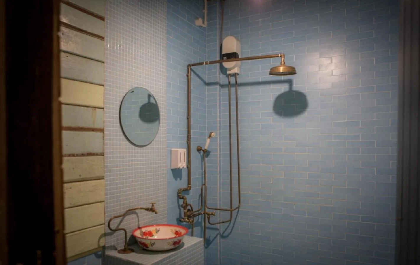 Shower in Phranakorn-Nornlen