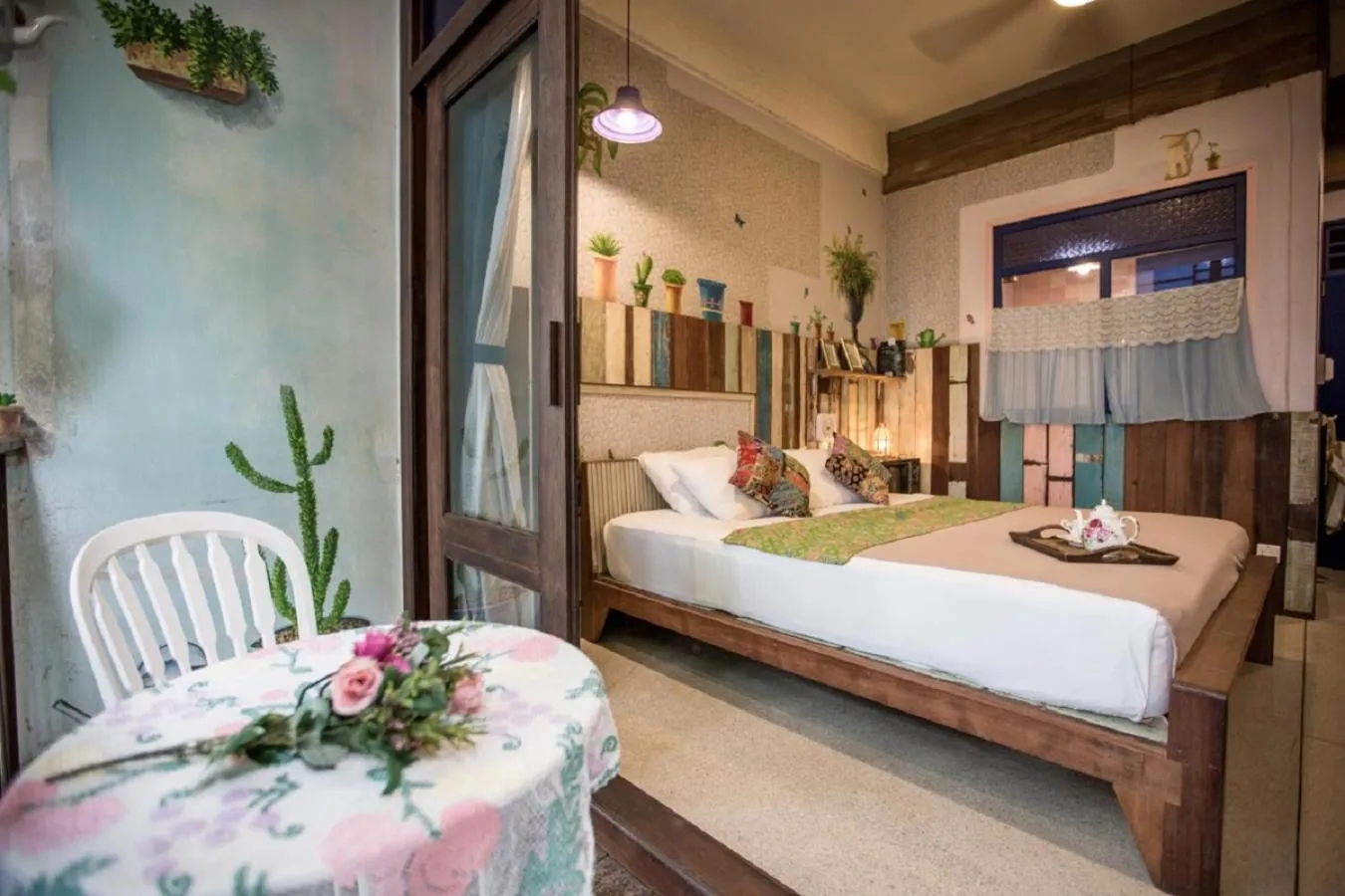 Photo of the whole room, Bed in Phranakorn-Nornlen