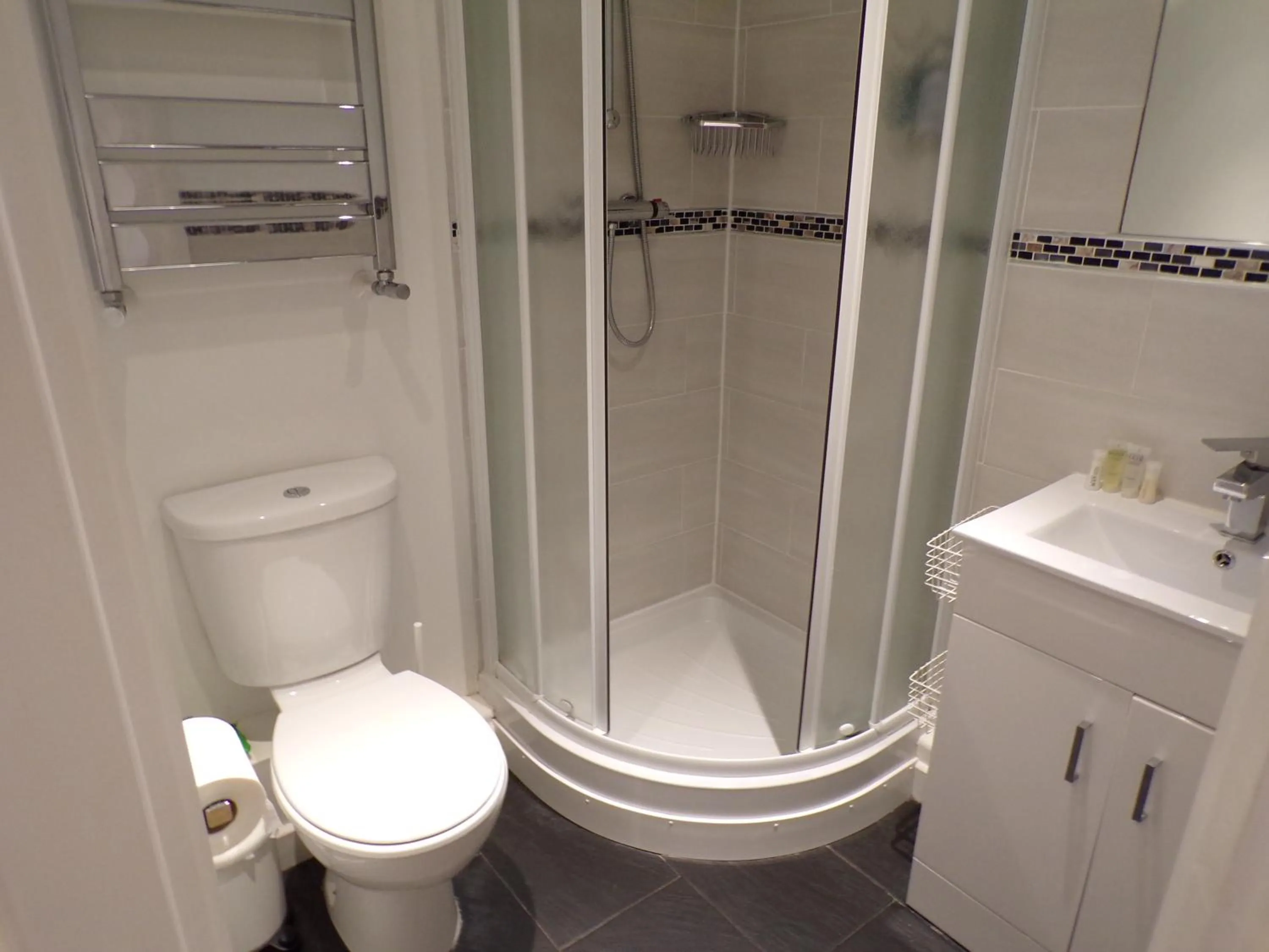 Bathroom in Coast 77 B&B