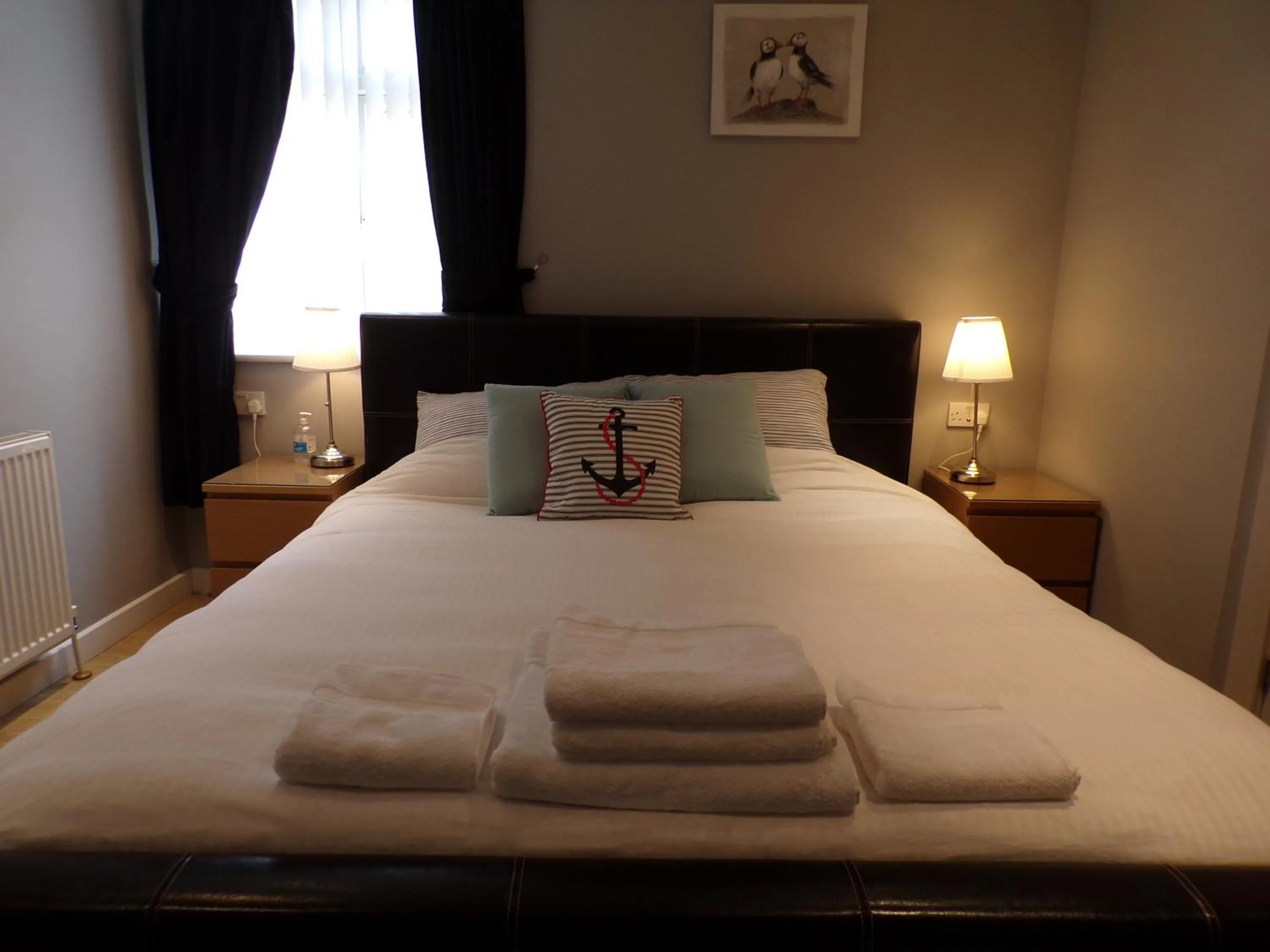 Photo of the whole room, Bed in Coast 77 B&B