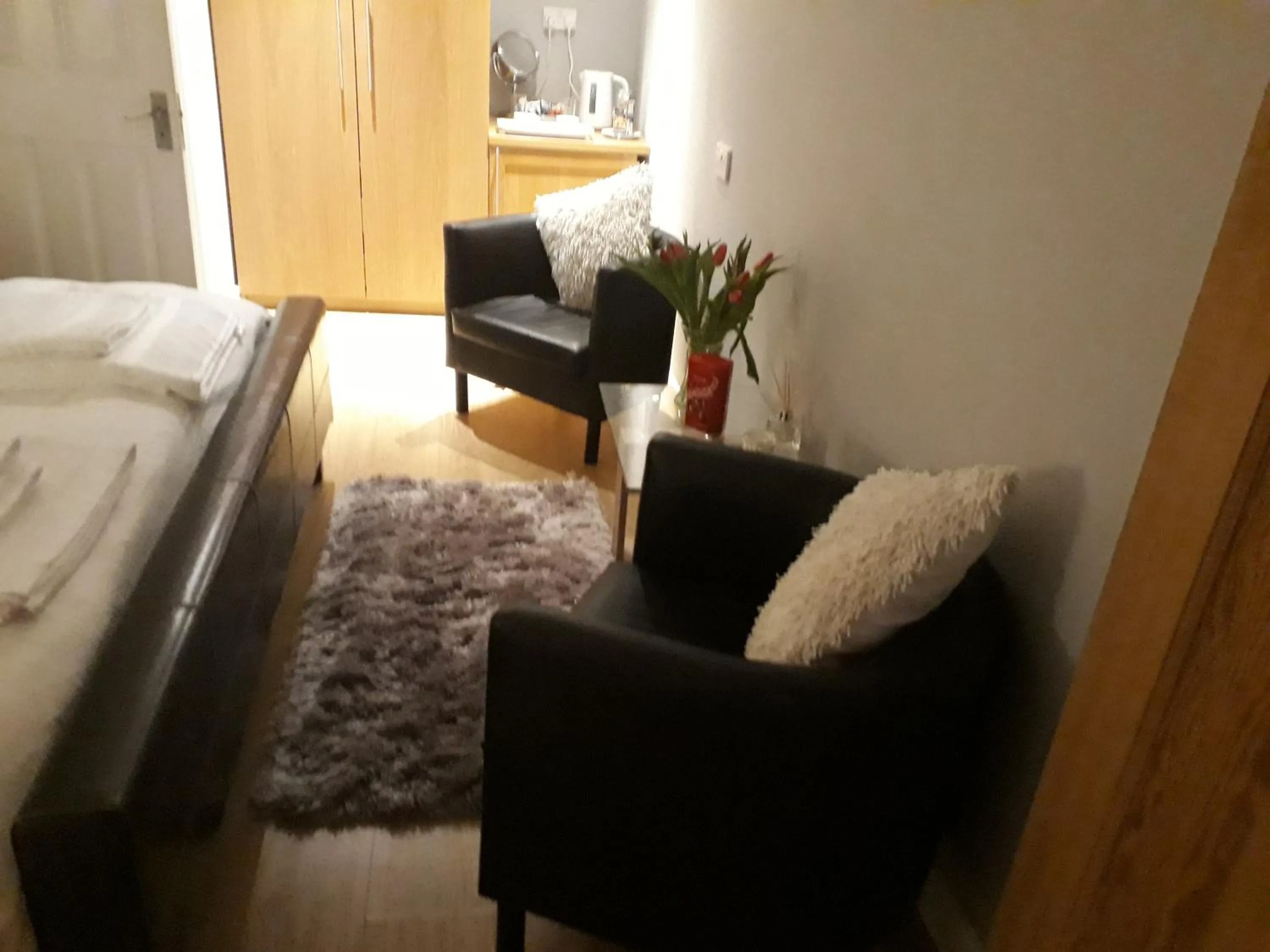 Seating area, Bed in Coast 77 B&B