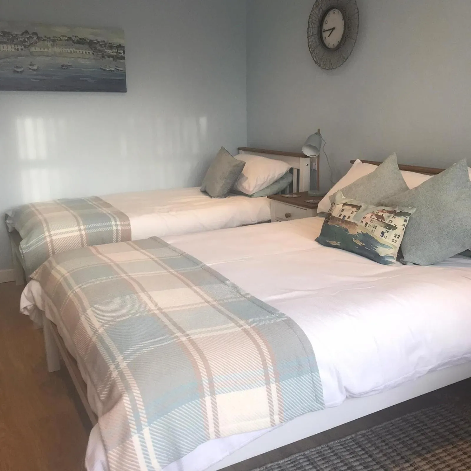 Photo of the whole room, Bed in Coast 77 B&B