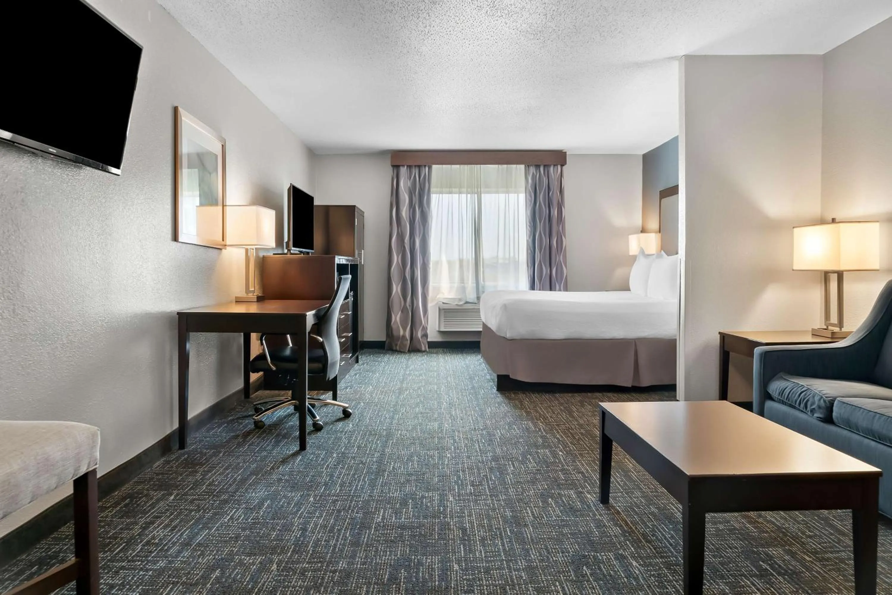Bedroom, Bed in Best Western Plus Flint Airport Inn & Suites
