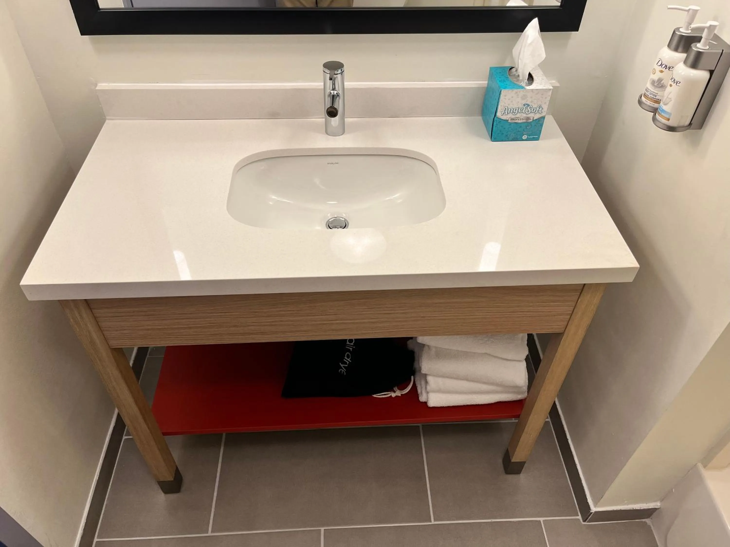 Bathroom in Tapa Hotel Inn & Suites