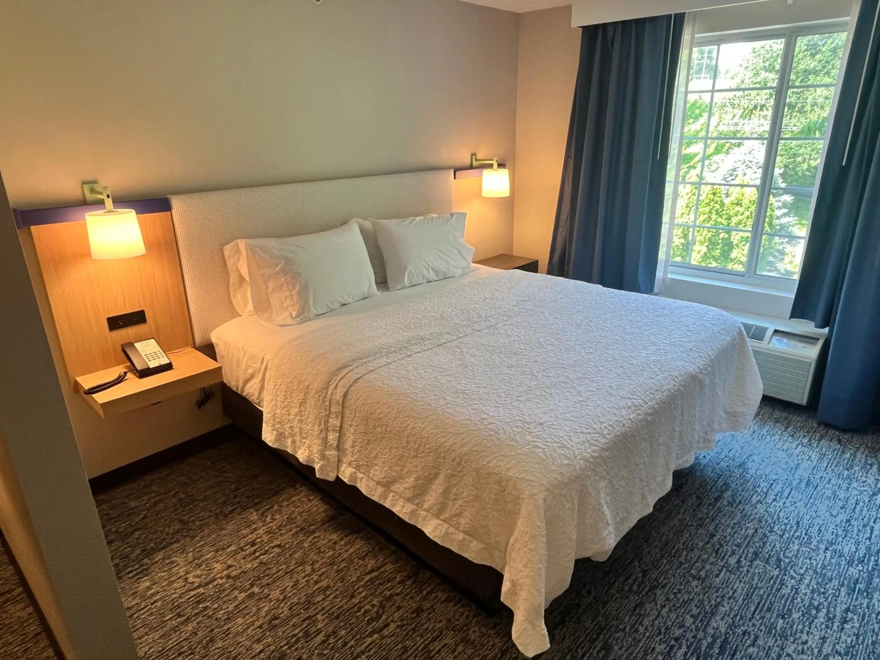 Bedroom, Bed in Tapa Hotel Inn & Suites