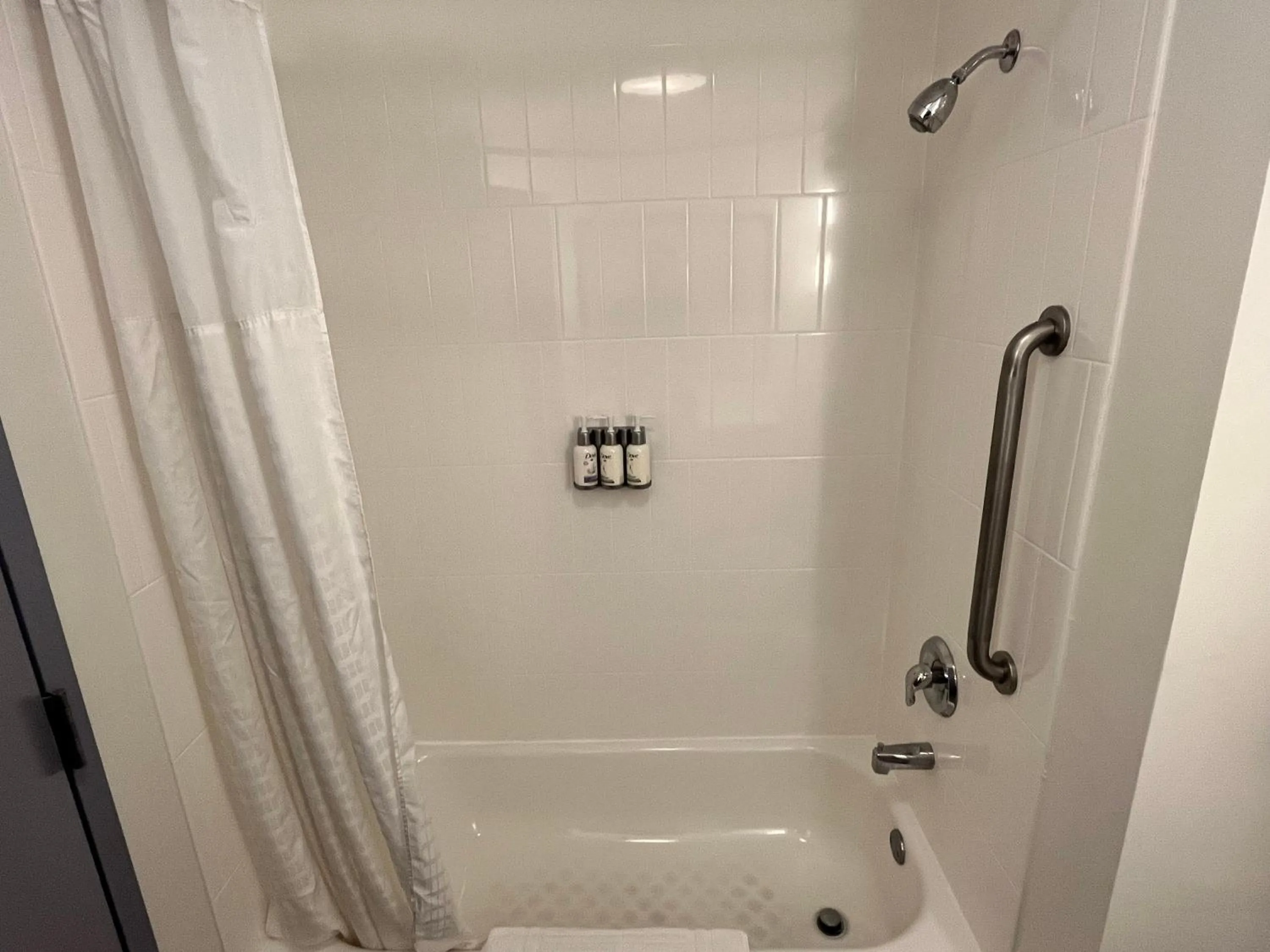 Bathroom in Tapa Hotel Inn & Suites