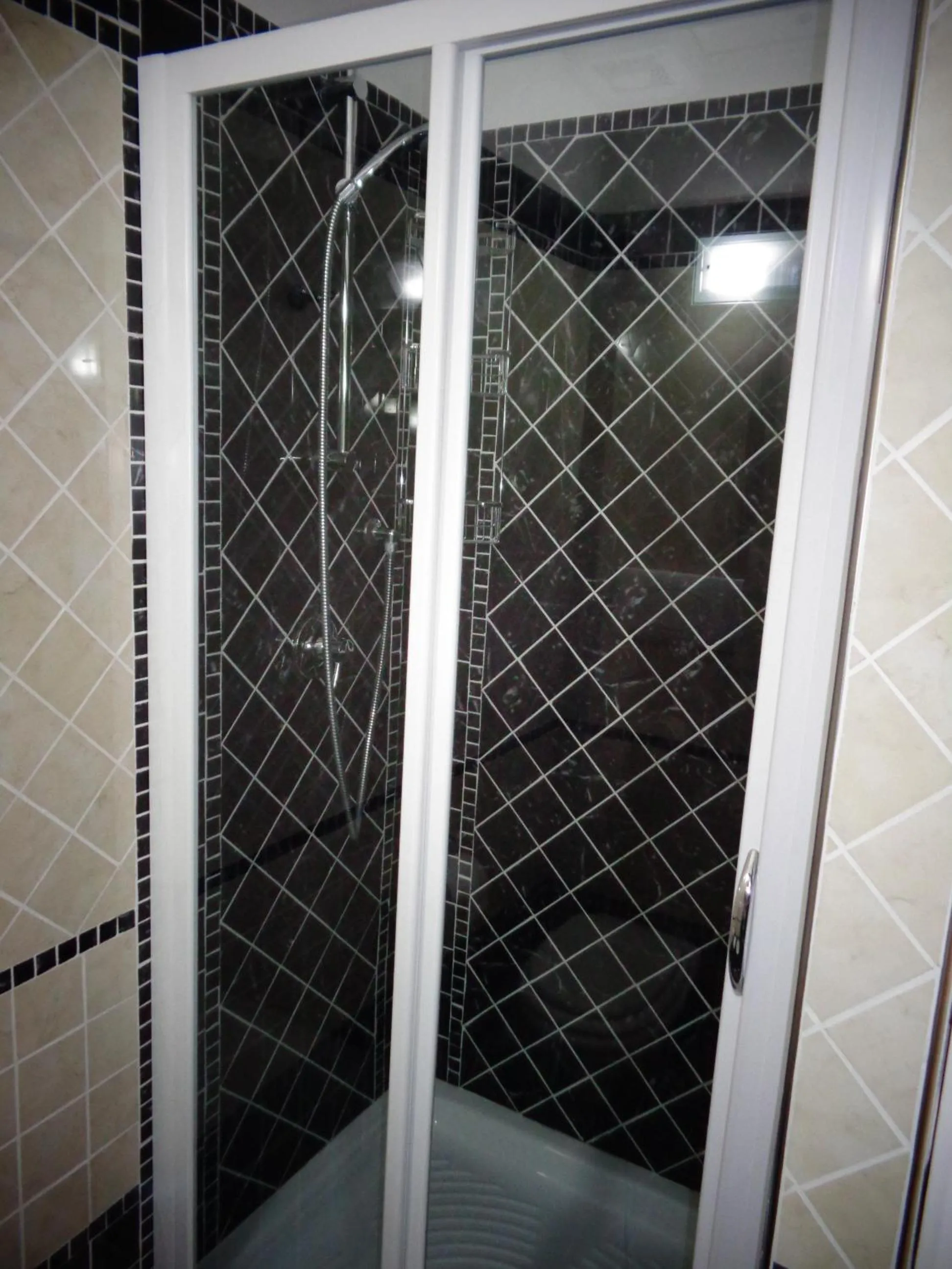 Shower in A Dream B&B Napoli