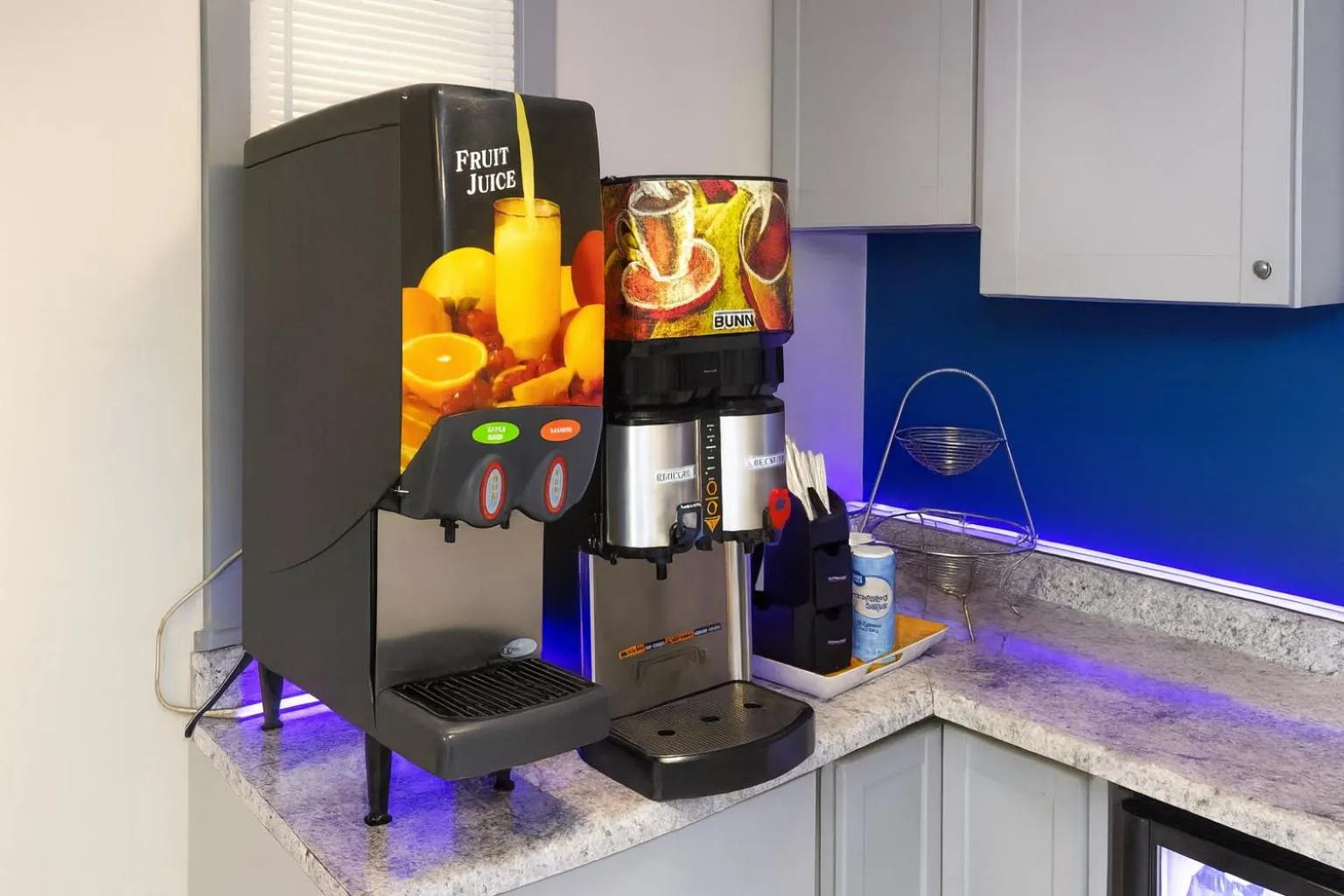 Coffee/tea facilities in Executive Inn Owatonna Hwy 35