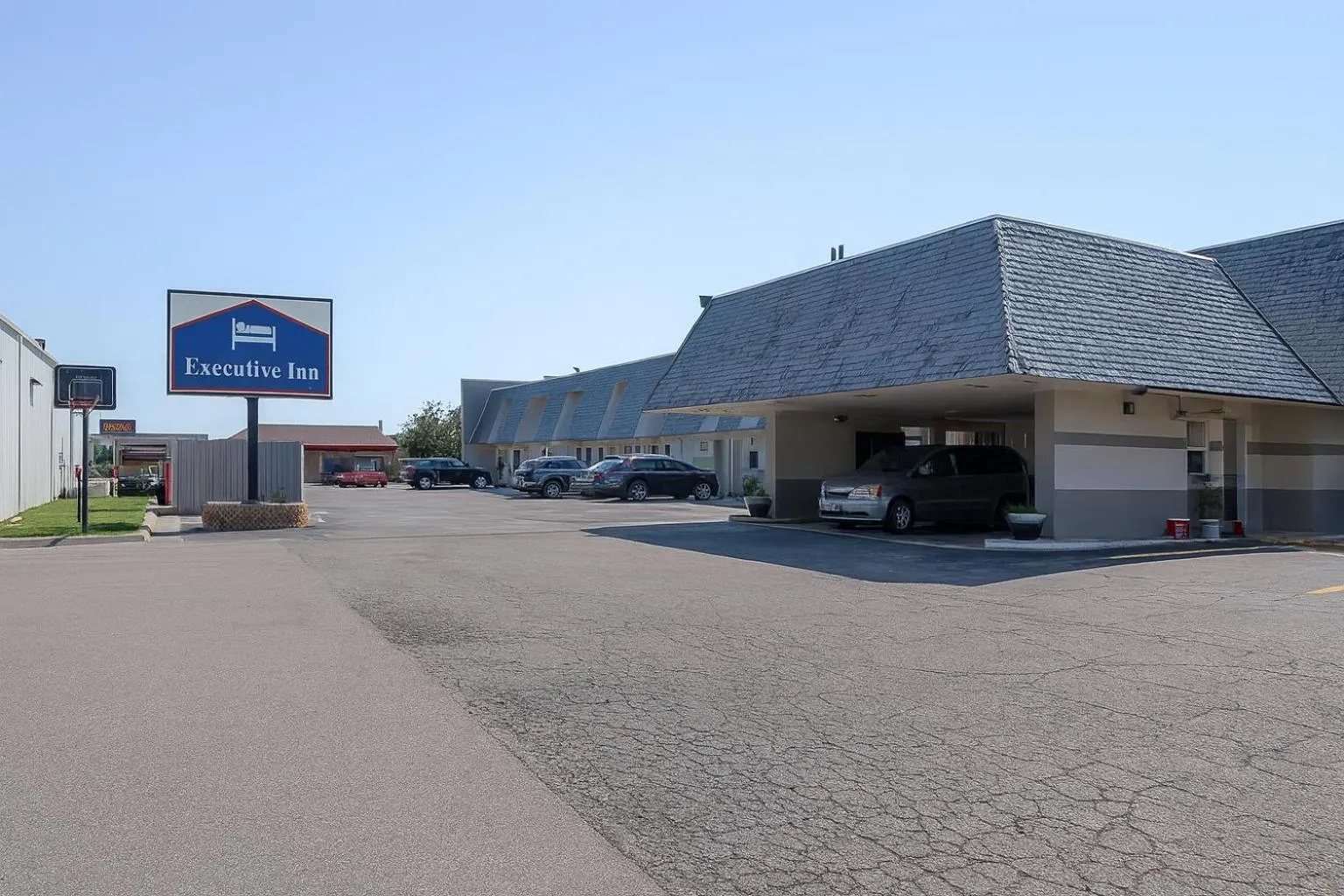 Property building in Executive Inn Owatonna Hwy 35