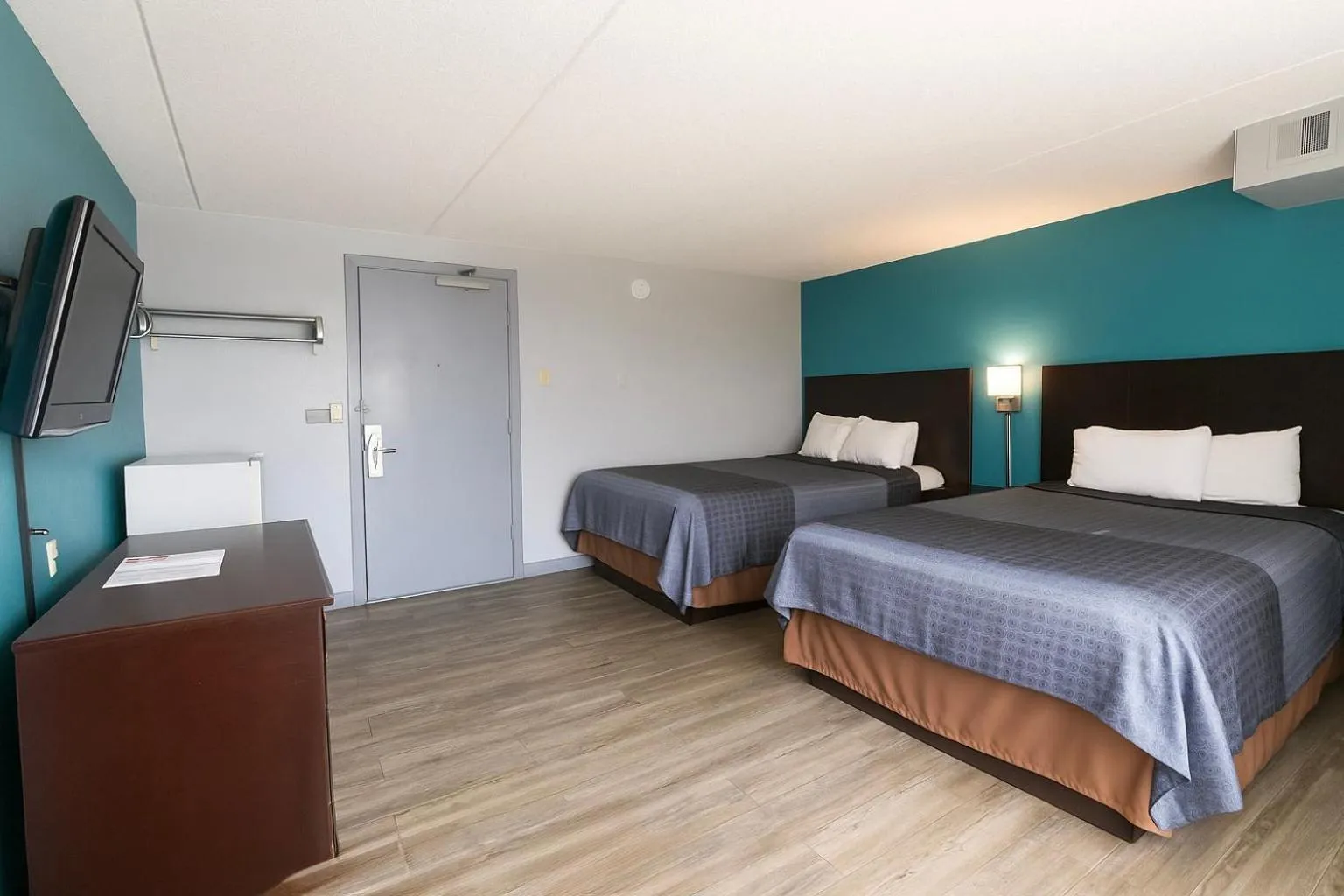 Bedroom, Bed in Executive Inn Owatonna Hwy 35