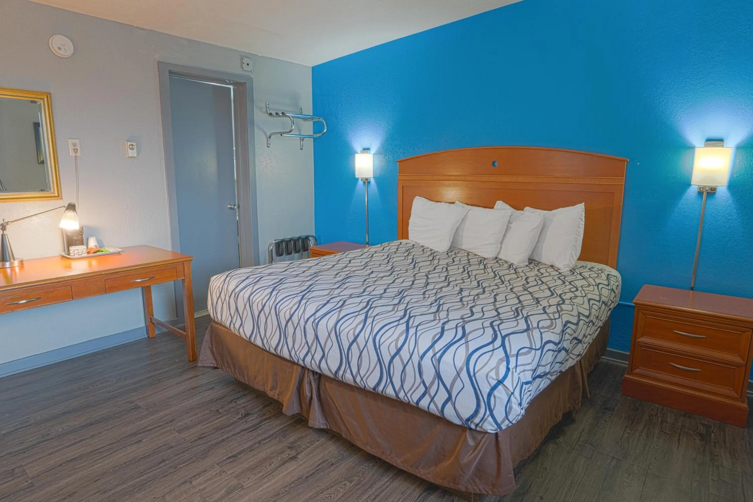 Bedroom, Bed in Executive Inn Owatonna Hwy 35