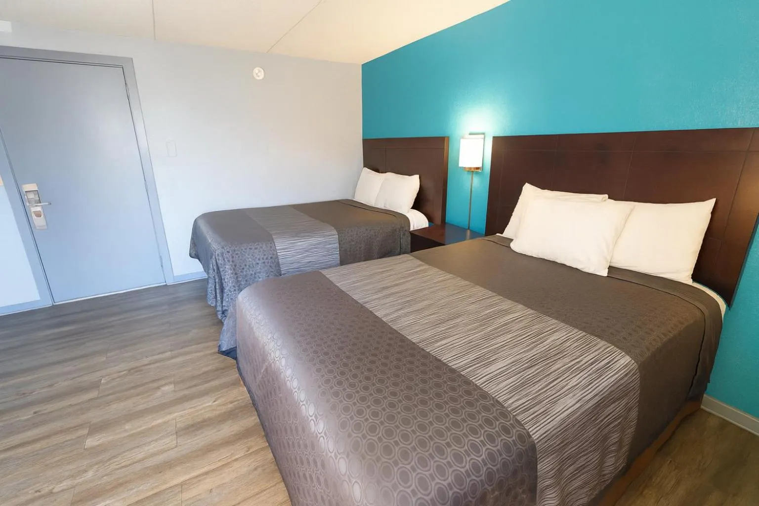 Bedroom, Bed in Executive Inn Owatonna Hwy 35