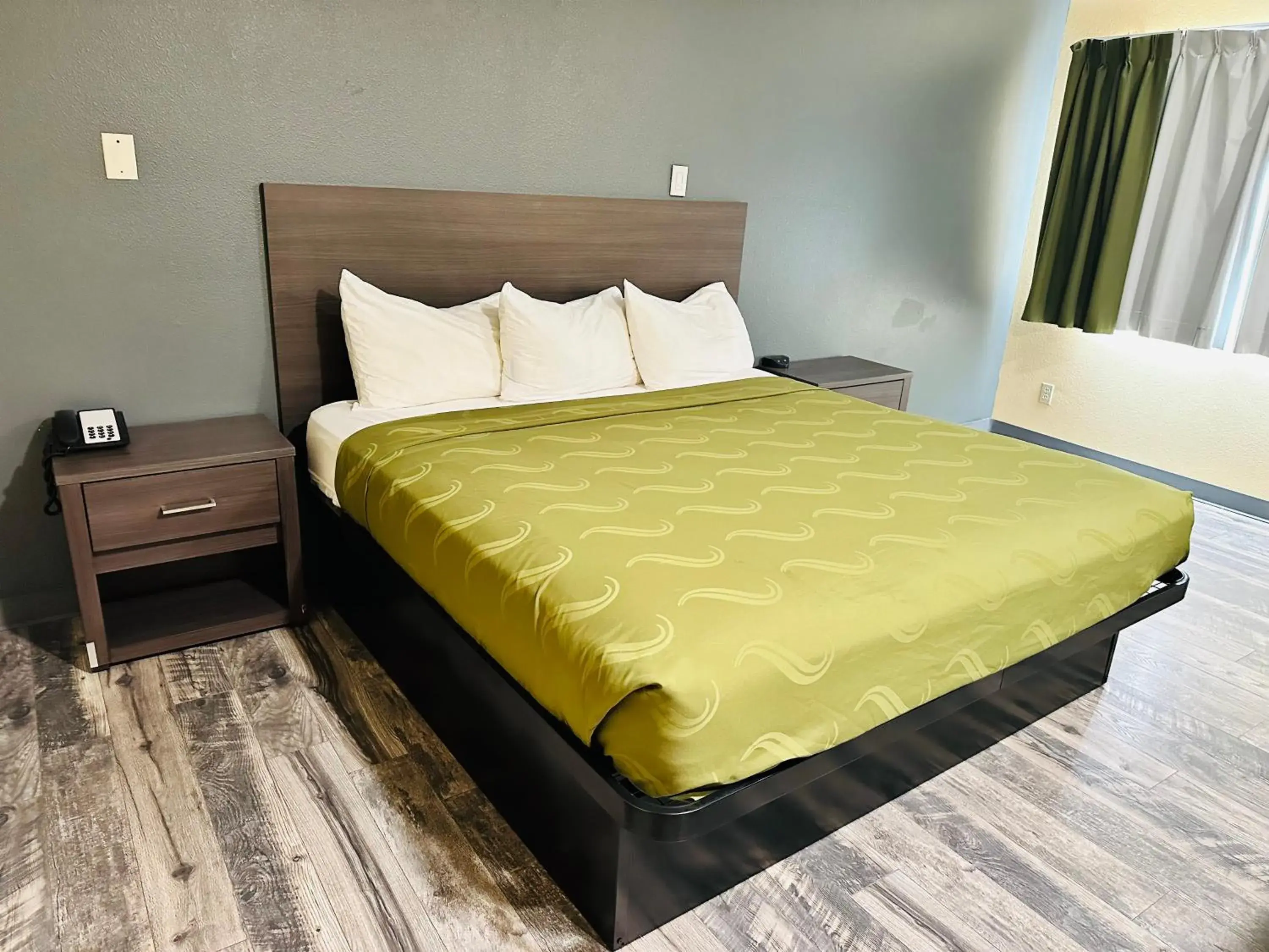 King Room - Smoking in Rodeway Inn Winslow I-40 King Room - Smoking in Rodeway Inn Winslow I-40