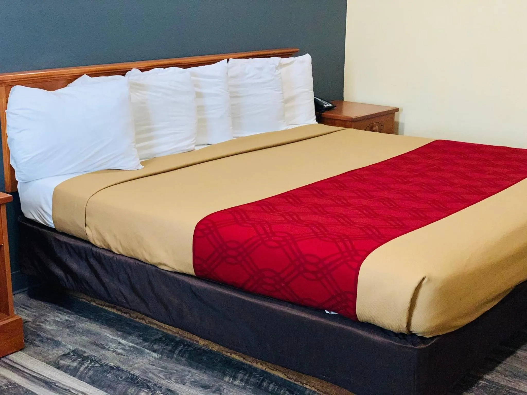 Bed in Rodeway Inn Winslow I-40