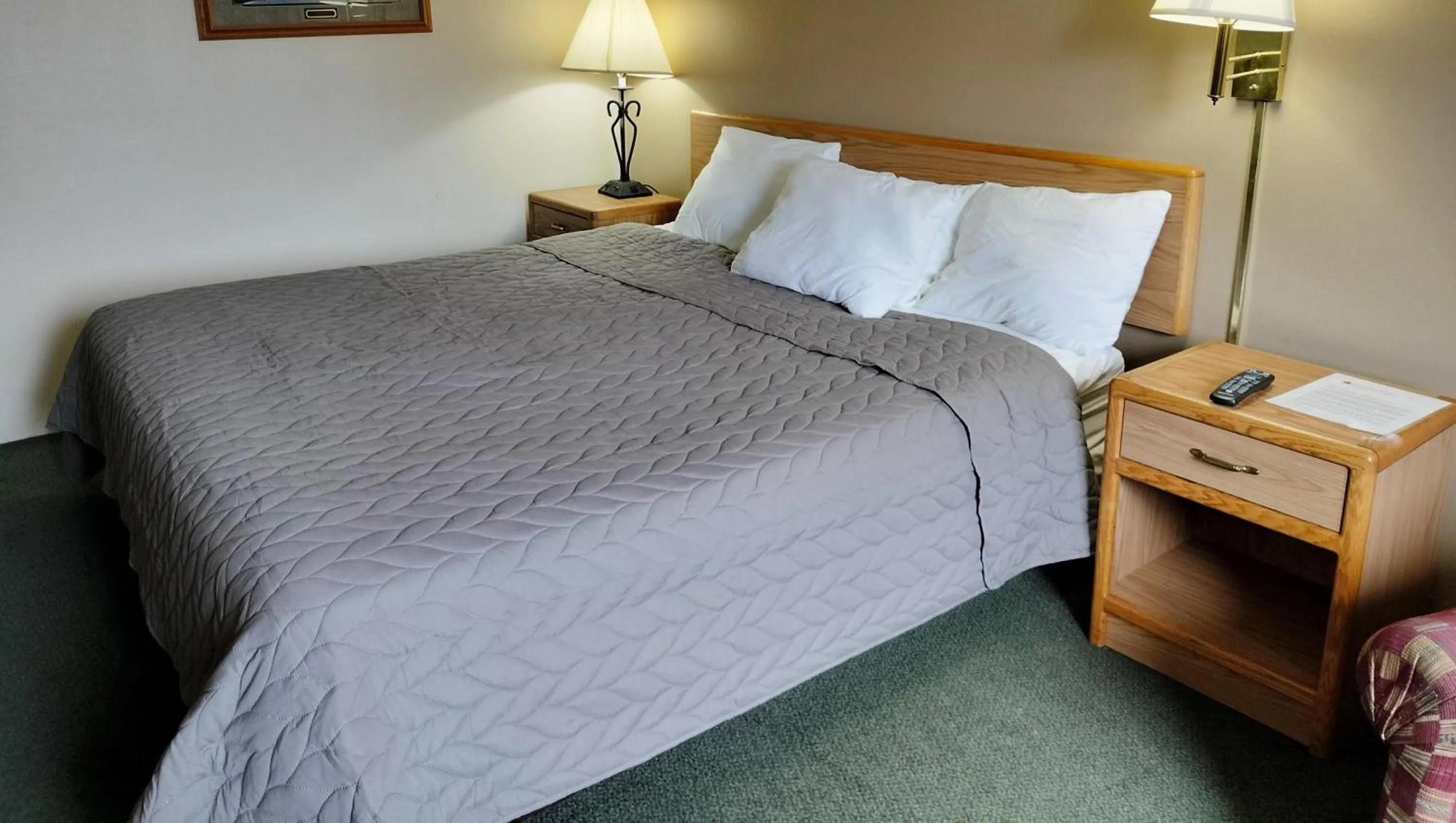 Bedroom, Bed in Magnuson Hotel Ironwood