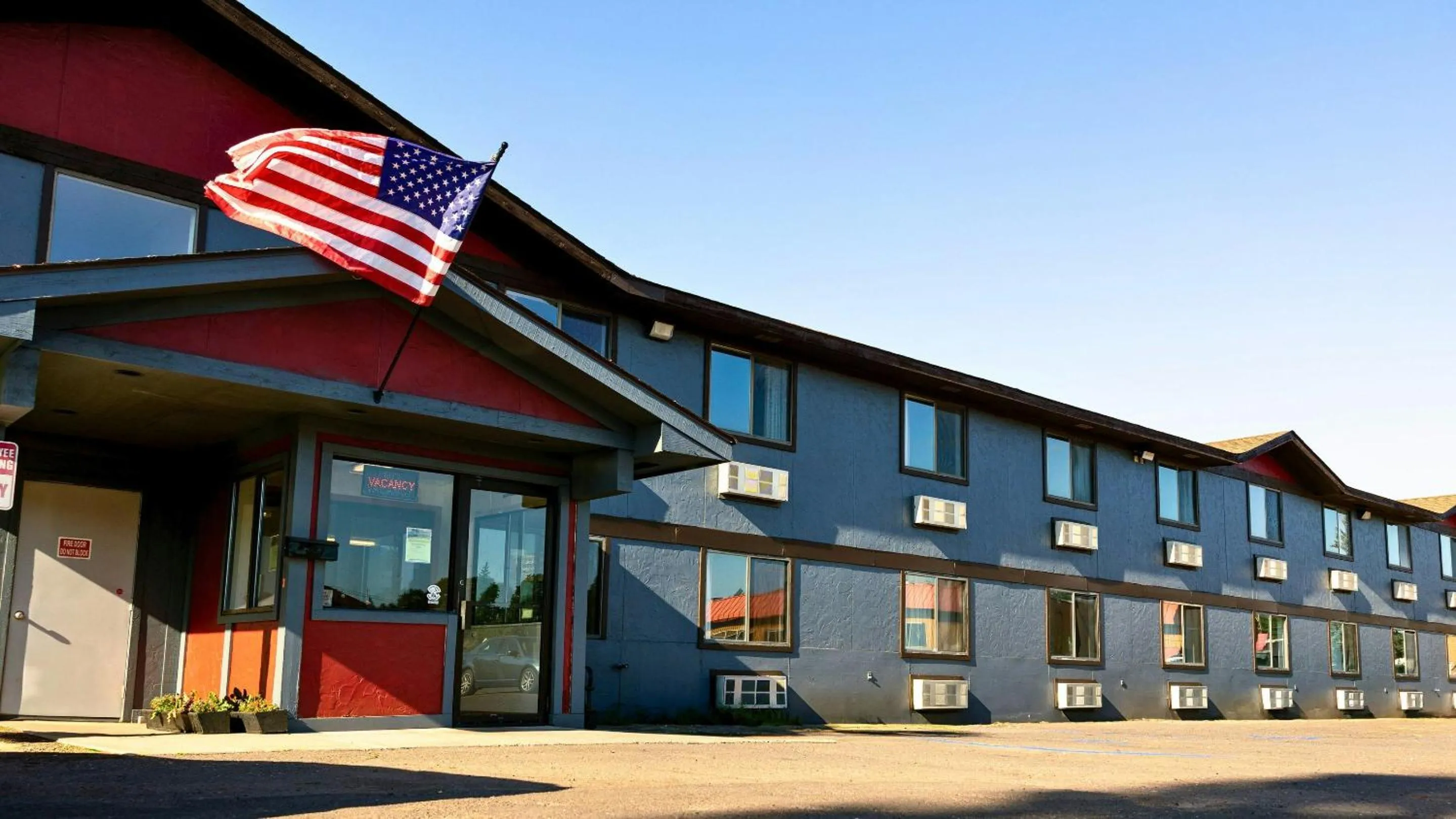 Facade/entrance in Magnuson Hotel Ironwood