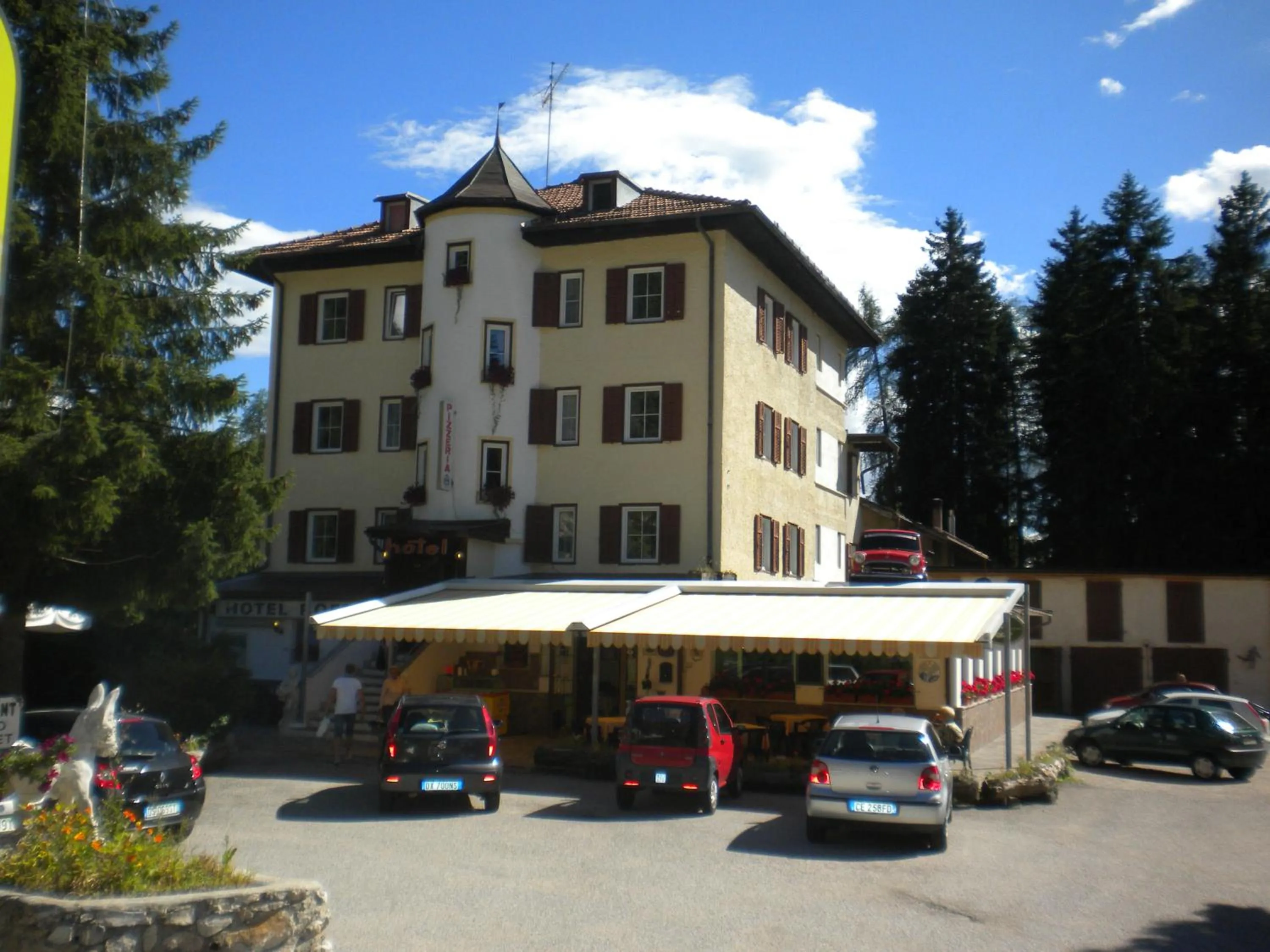 Property building in Hotel Roen Ruffrè-Mendola
