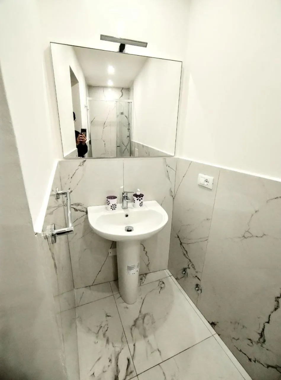 Bathroom in MAYFLOWERS B&B Zona Ospedale Cisanello Pisa