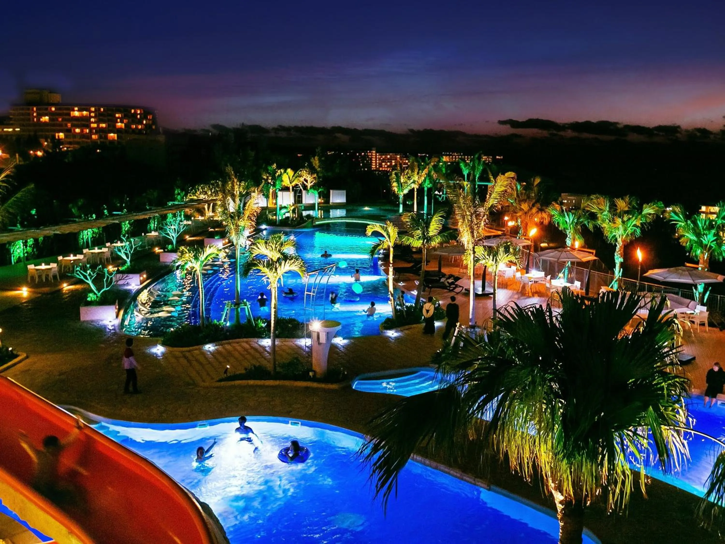 Swimming pool in Oriental Hotel Okinawa Resort & Spa