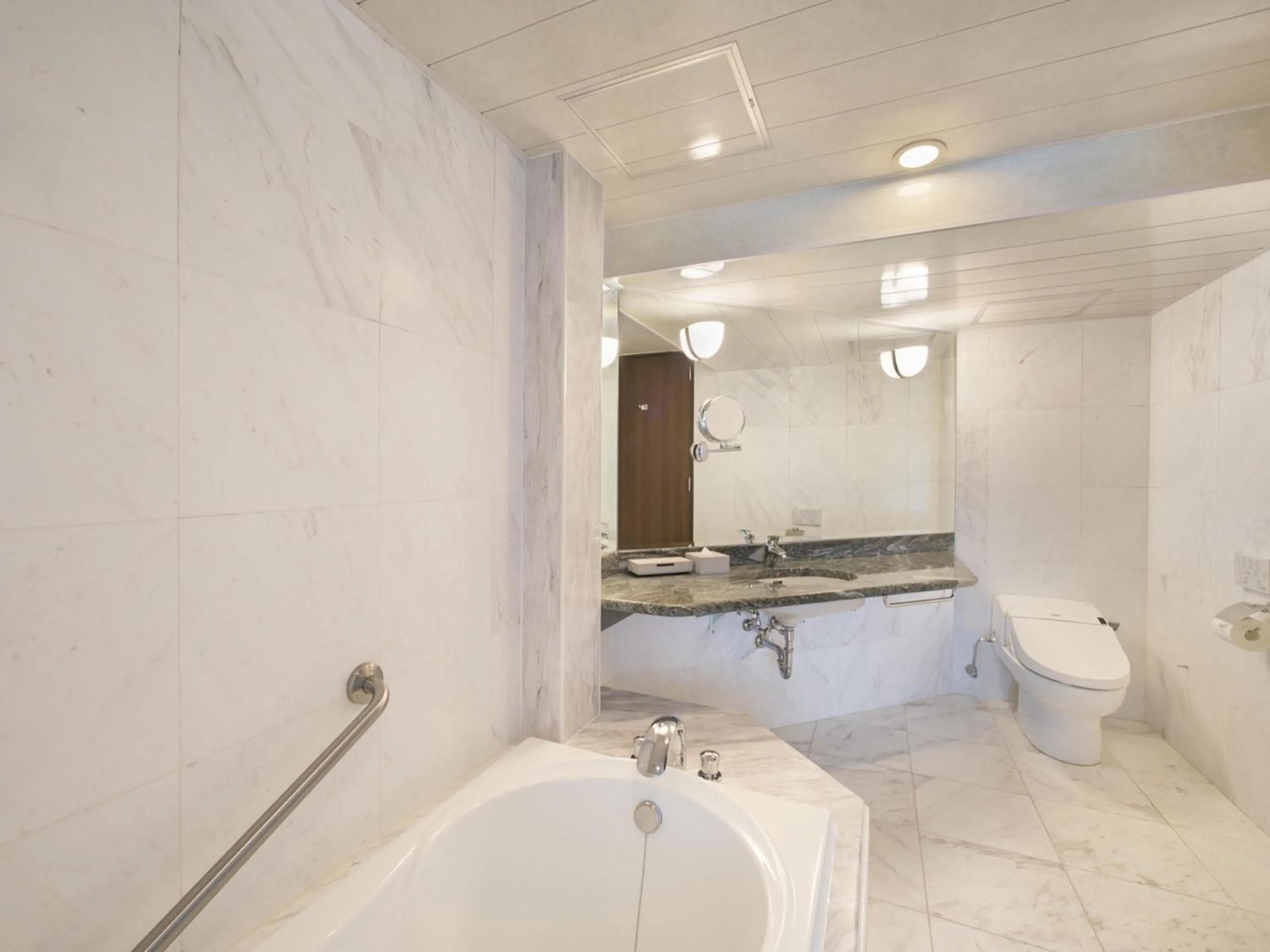 Bathroom in Oriental Hotel Okinawa Resort & Spa