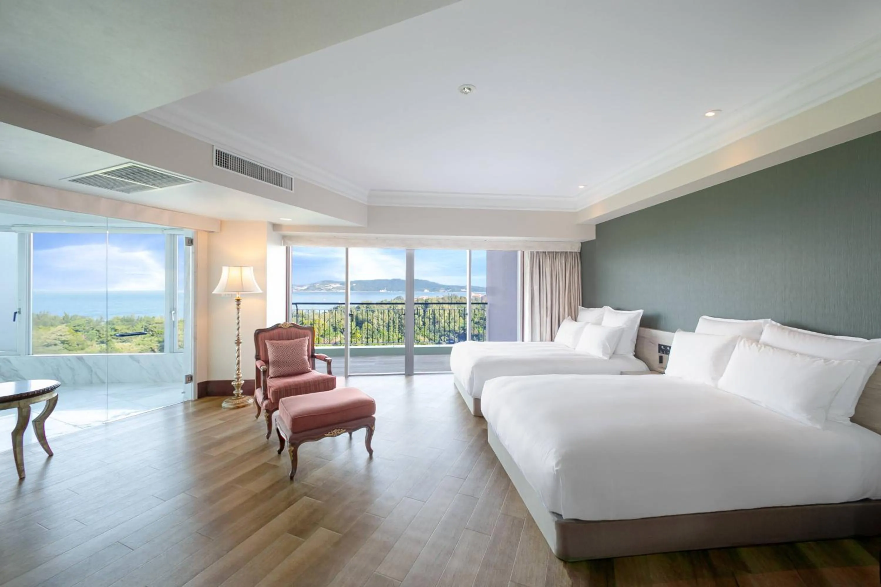 Photo of the whole room, Bed in Oriental Hotel Okinawa Resort & Spa