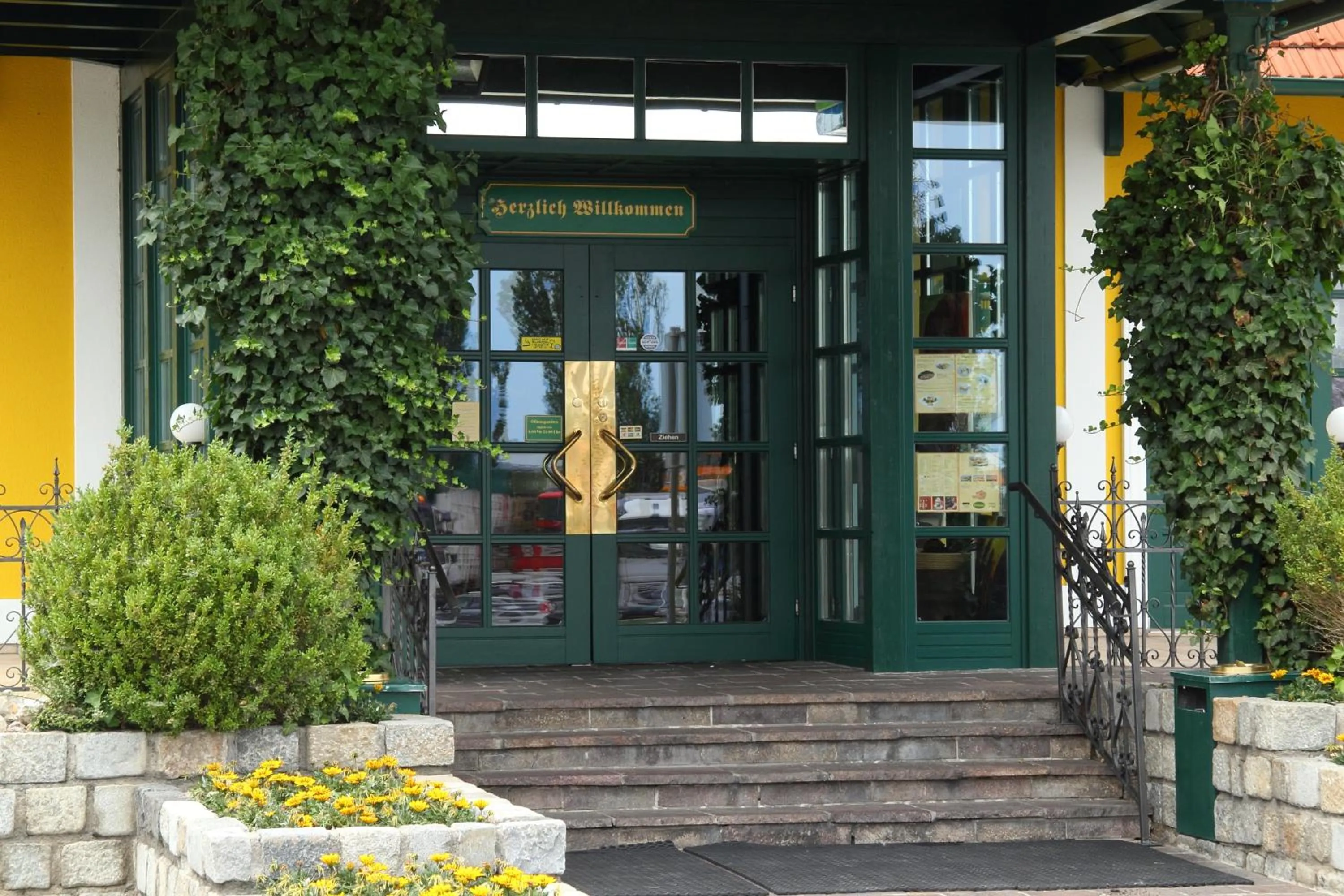 Facade/entrance in Oldtimer Motorhotel Guntramsdorf