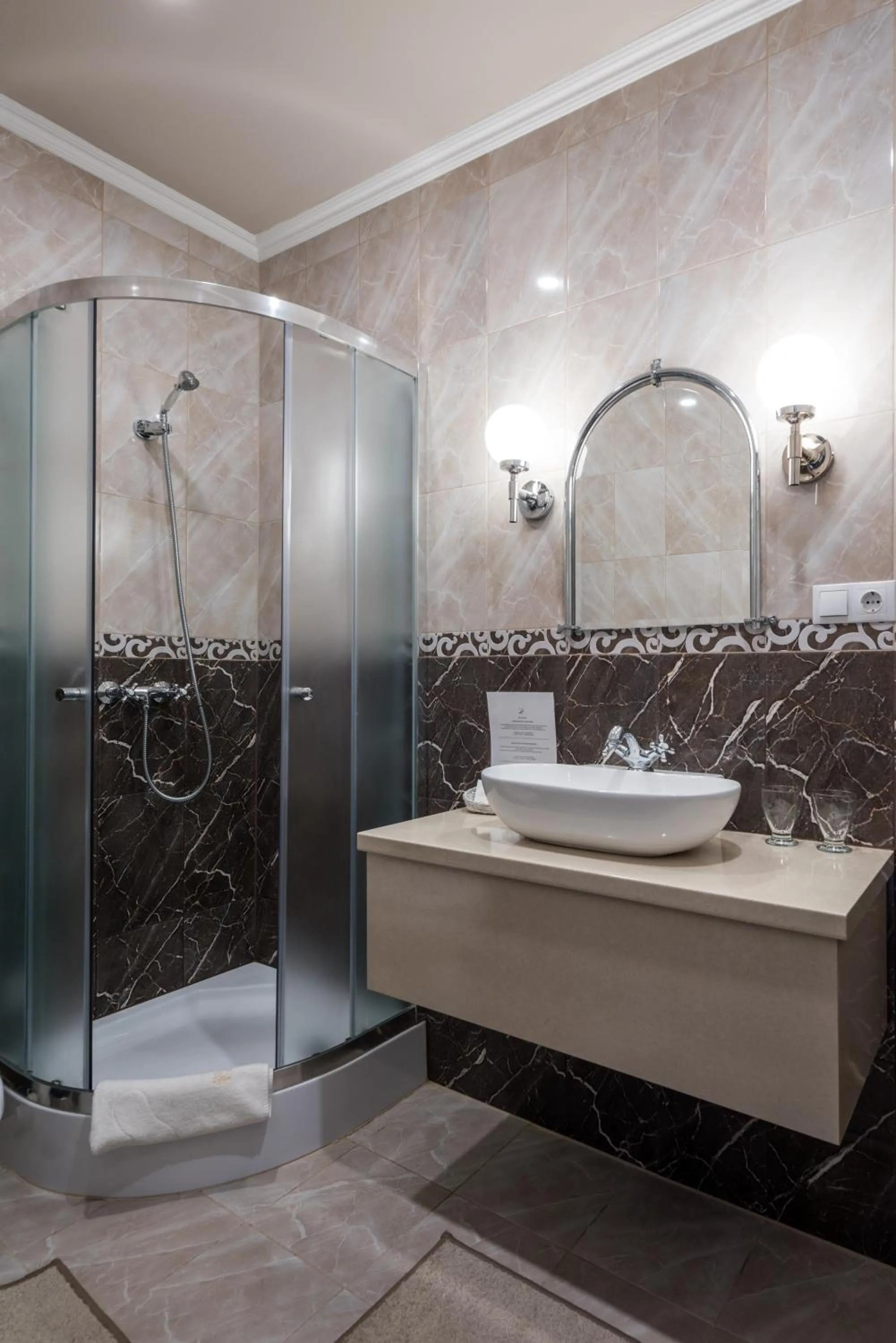 Shower in Hotel Bíbic és Tüskevár Étterem és Horgásztó