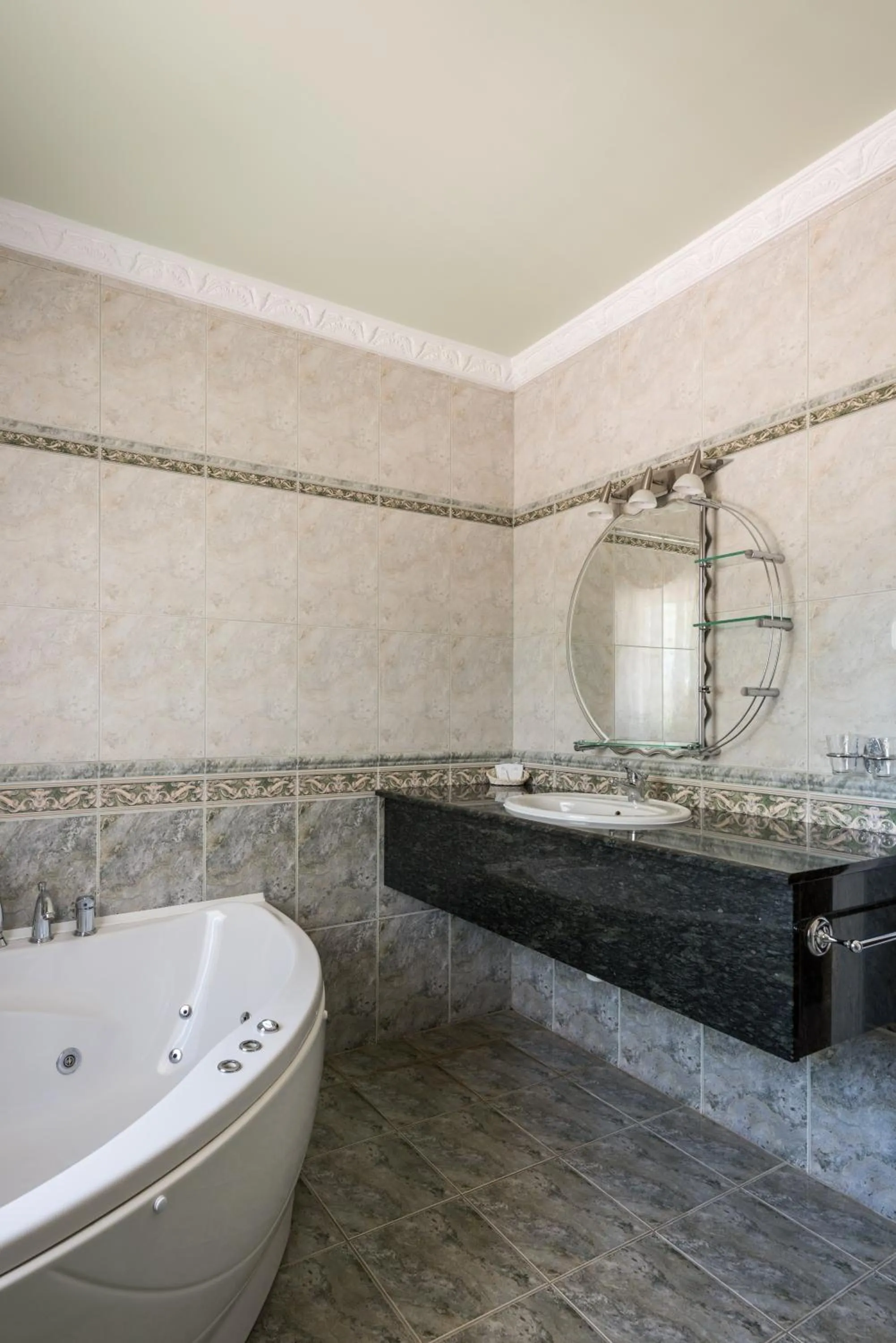 Bathroom in Hotel Bíbic és Tüskevár Étterem és Horgásztó