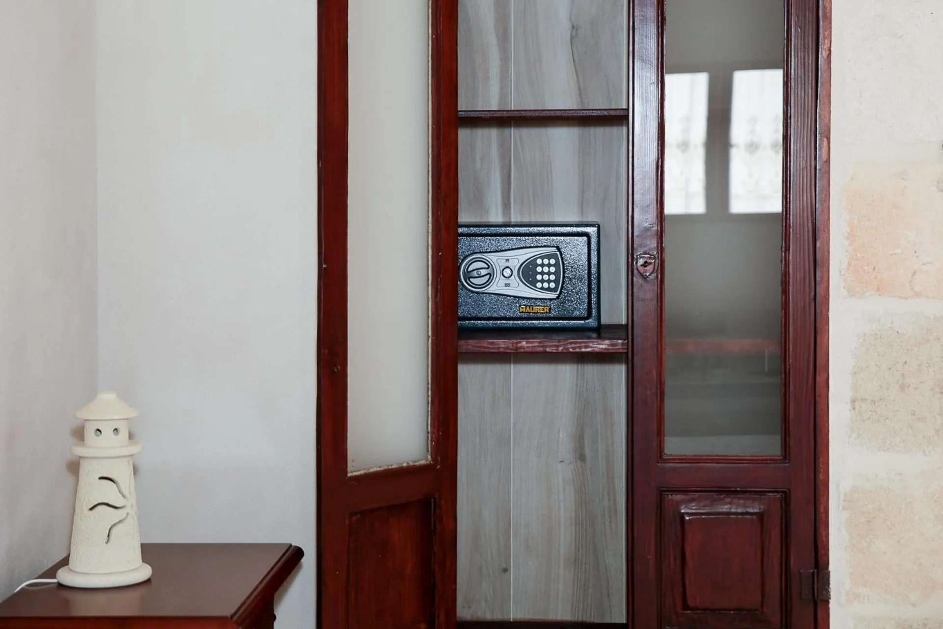 microwave in Torres Suite