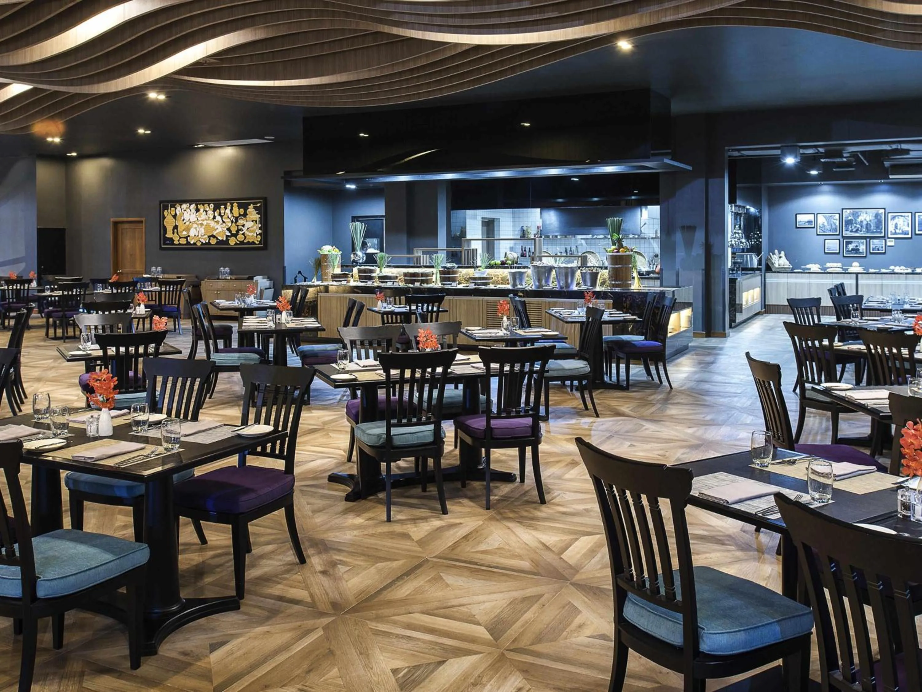 Restaurant/places to eat in Mercure Yangon Kaba Aye