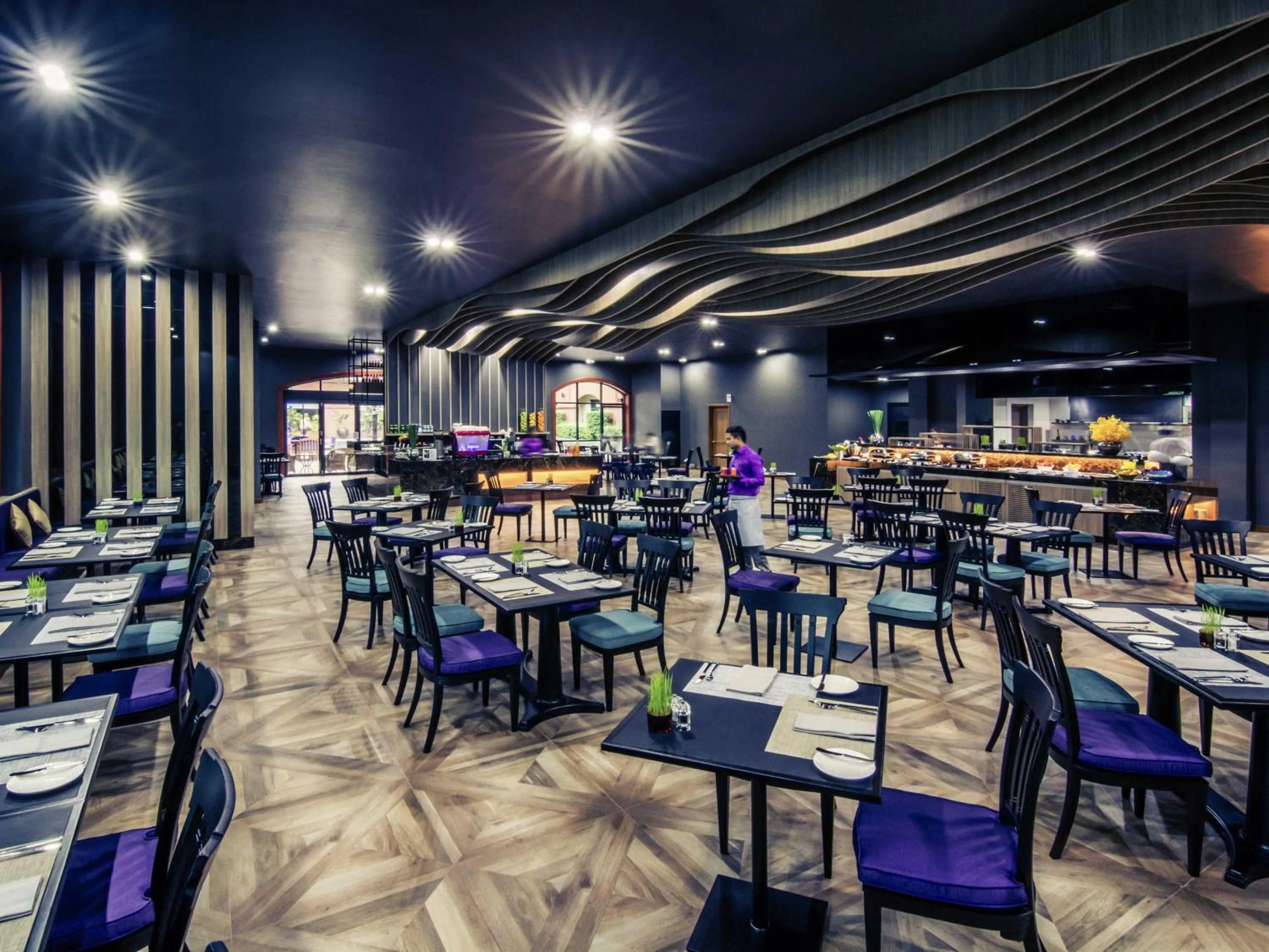 Restaurant/places to eat in Mercure Yangon Kaba Aye