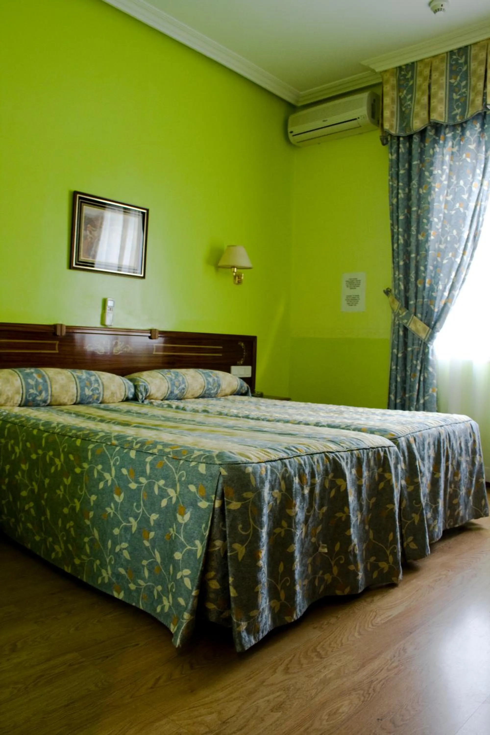Photo of the whole room, Bed in Hostal Centro Sol Madrid