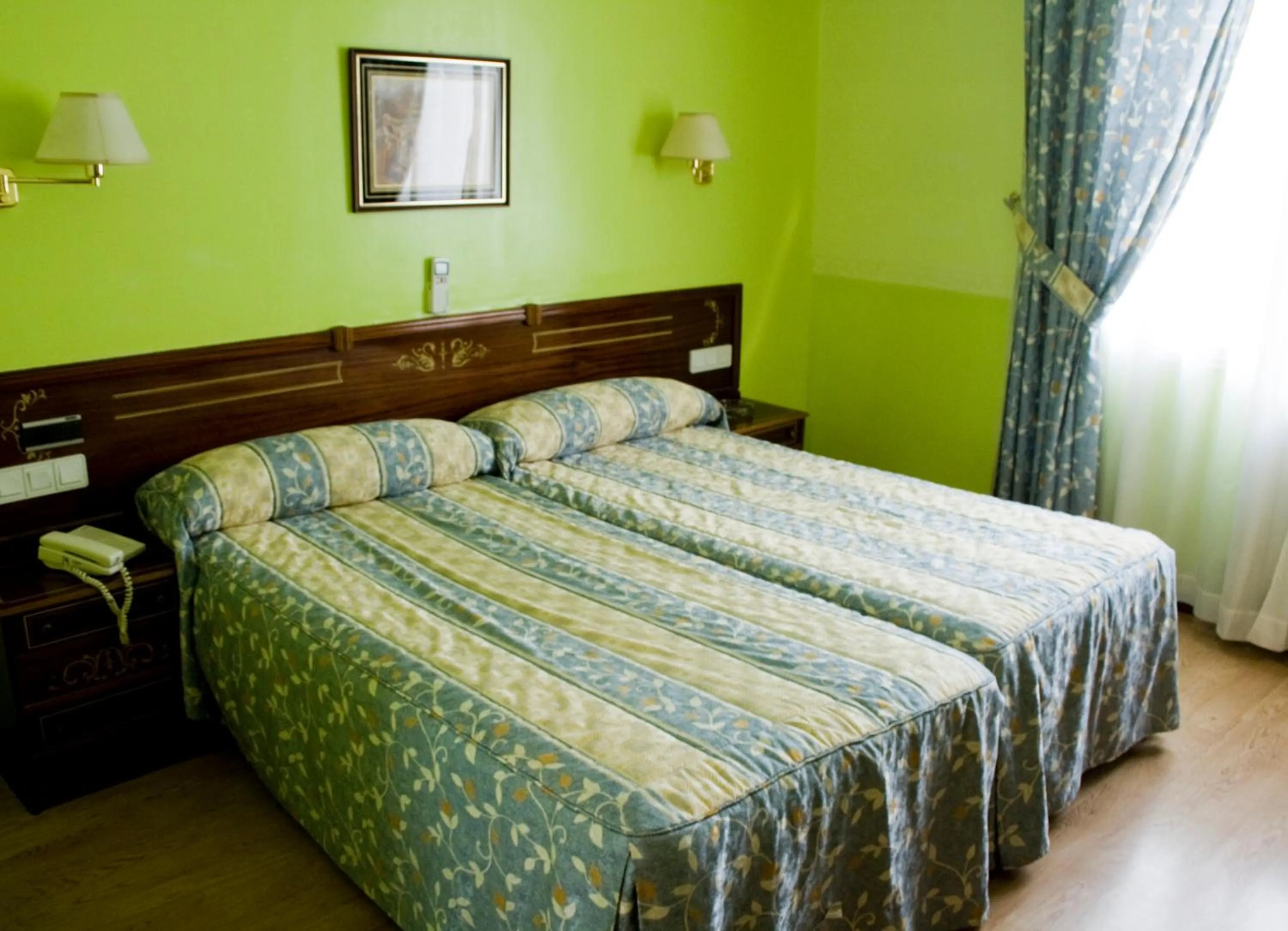 Photo of the whole room, Bed in Hostal Centro Sol Madrid