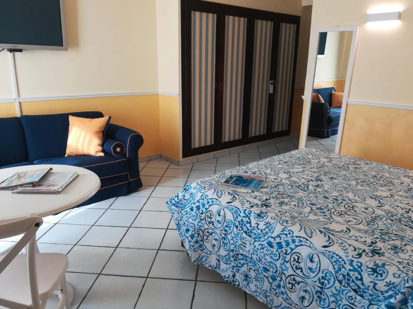 Photo of the whole room, Bed in Santa Lucia 50